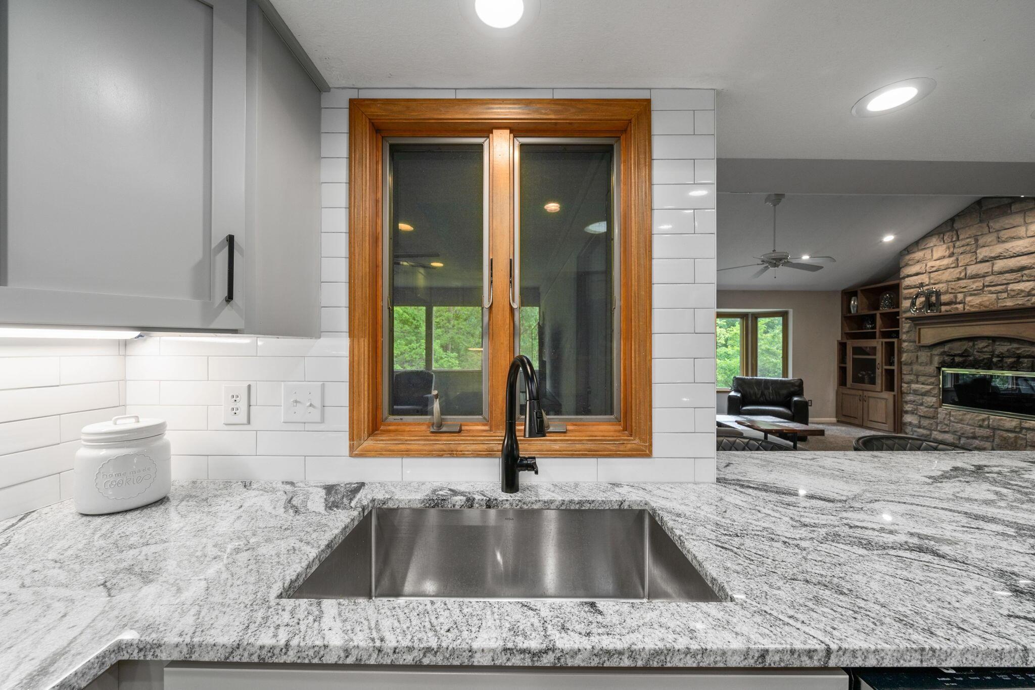 6659 Lakeside Circle E