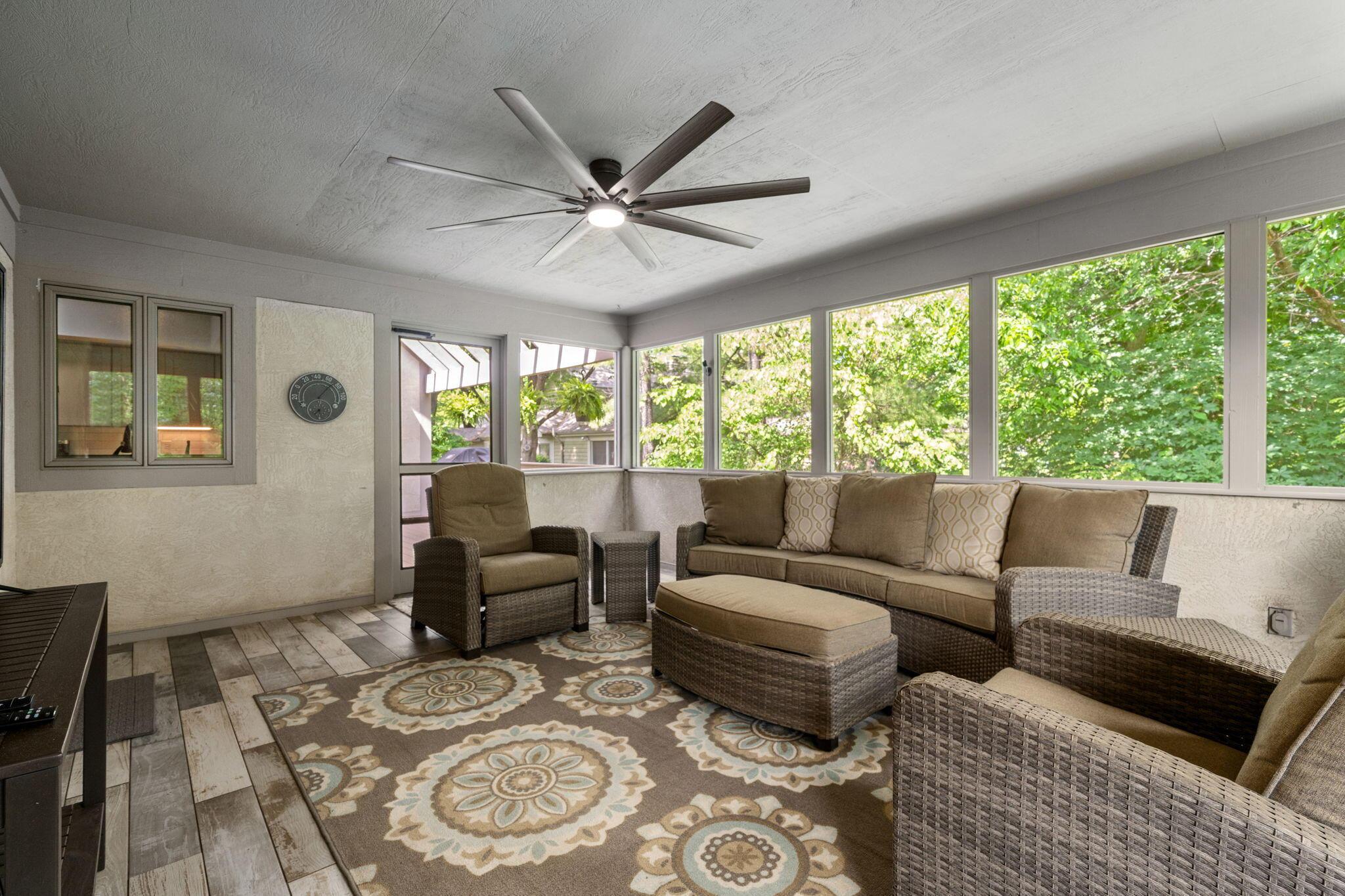 6659 Lakeside Circle E