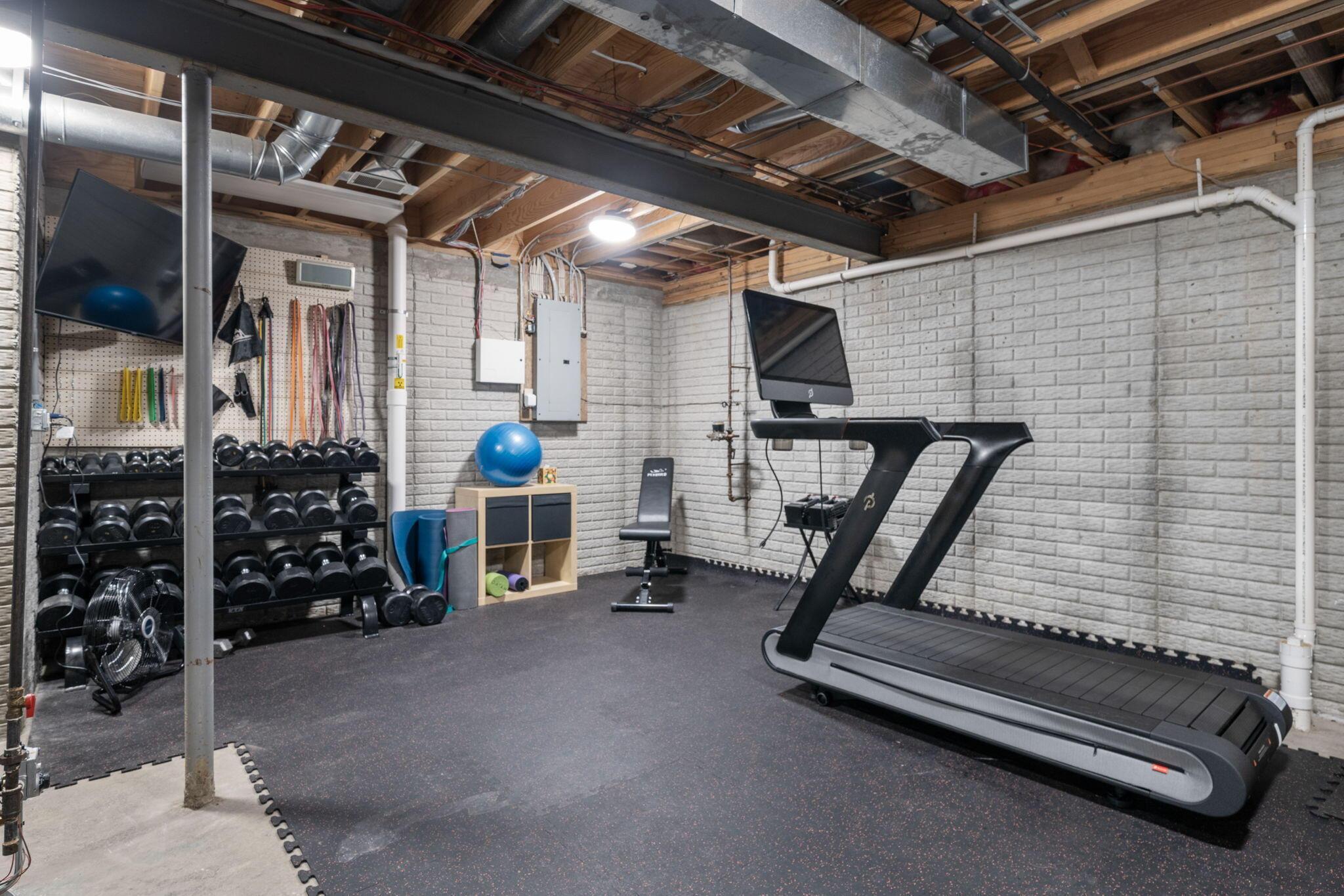 6659 Lakeside Circle E