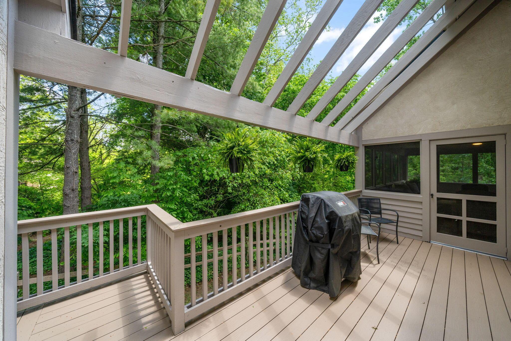 6659 Lakeside Circle E