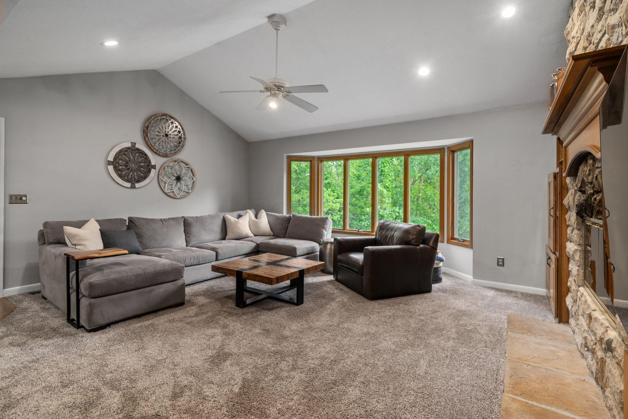 6659 Lakeside Circle E