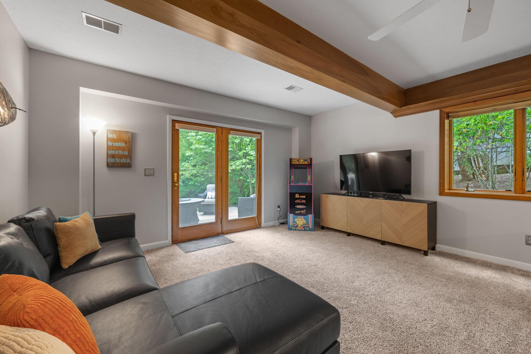 6659 Lakeside Circle E