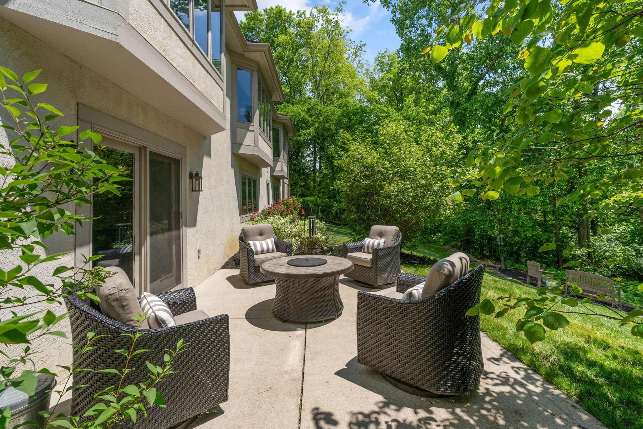 6659 Lakeside Circle E