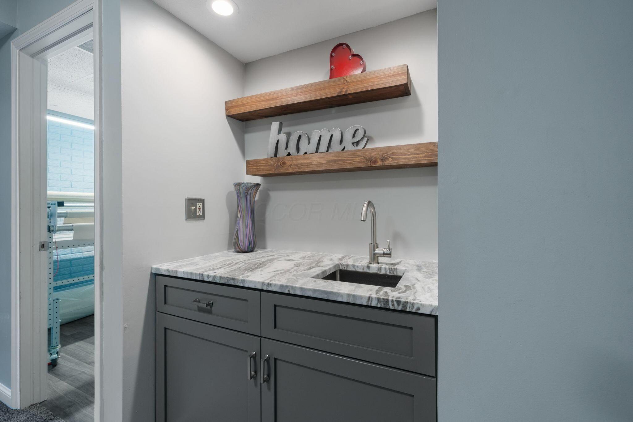 6659 Lakeside Circle E