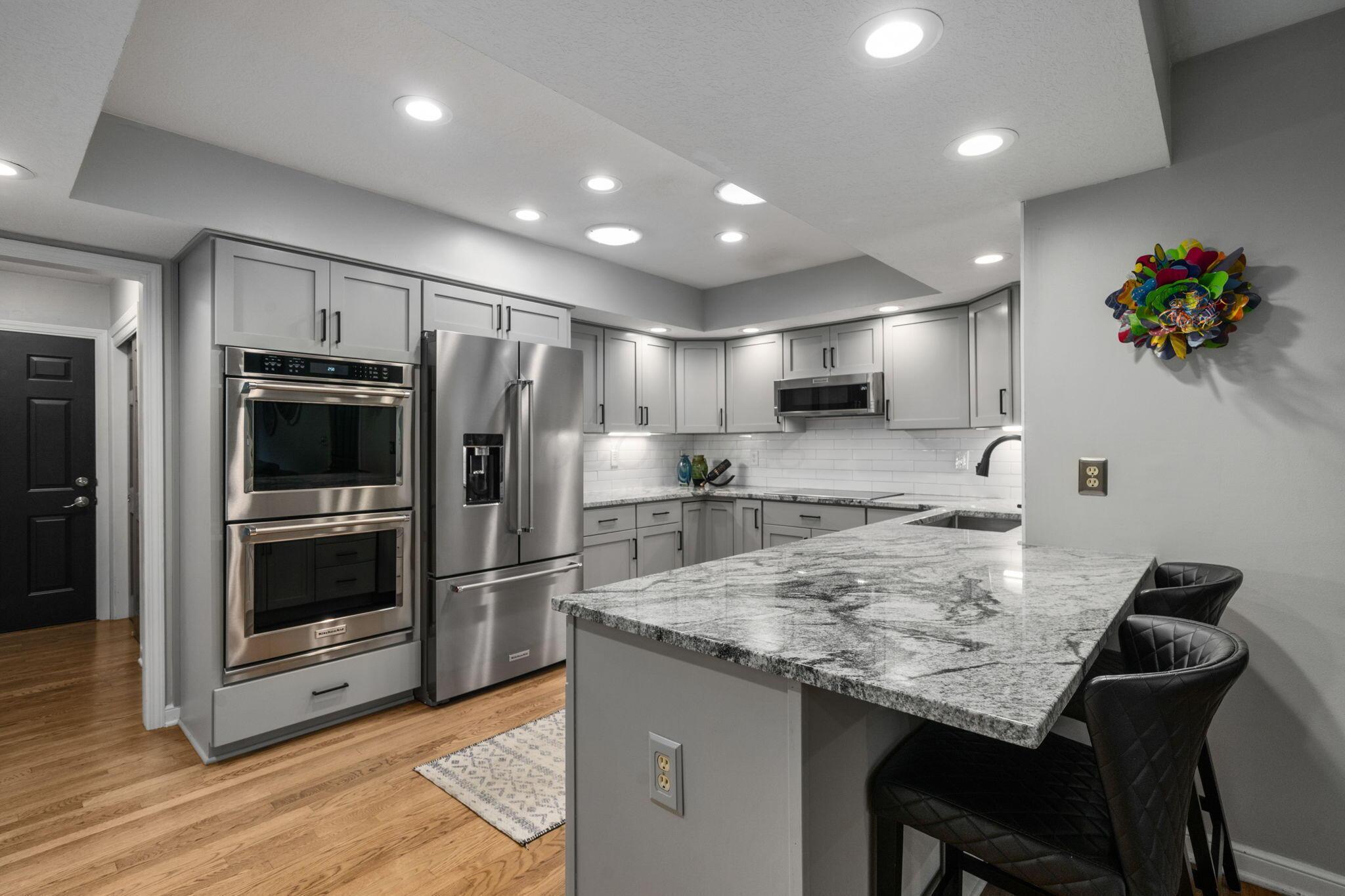 6659 Lakeside Circle E