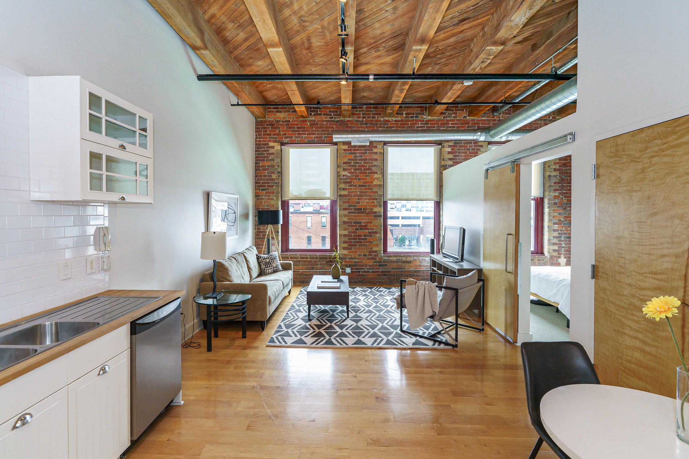 150 E Main Street, 405