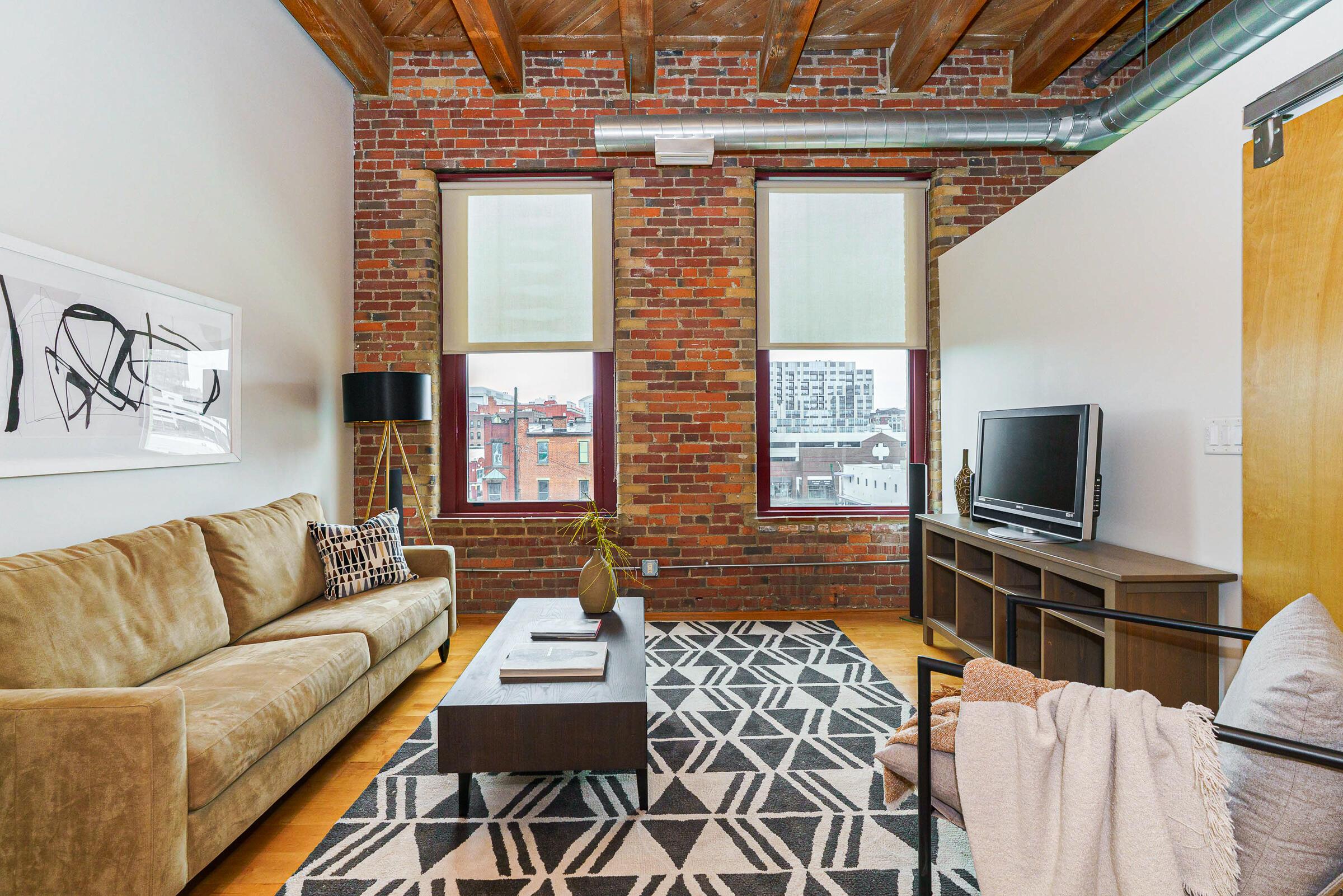 150 E Main Street, 405