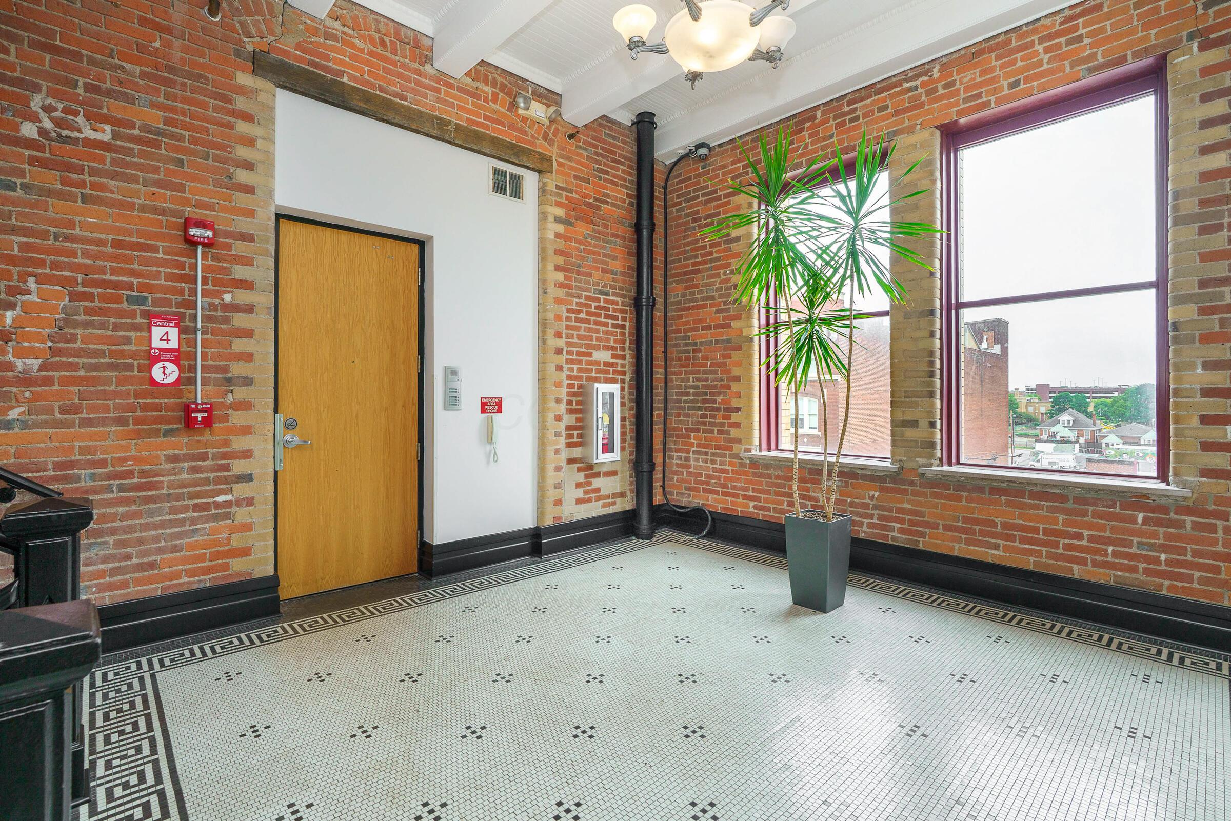 150 E Main Street, 405