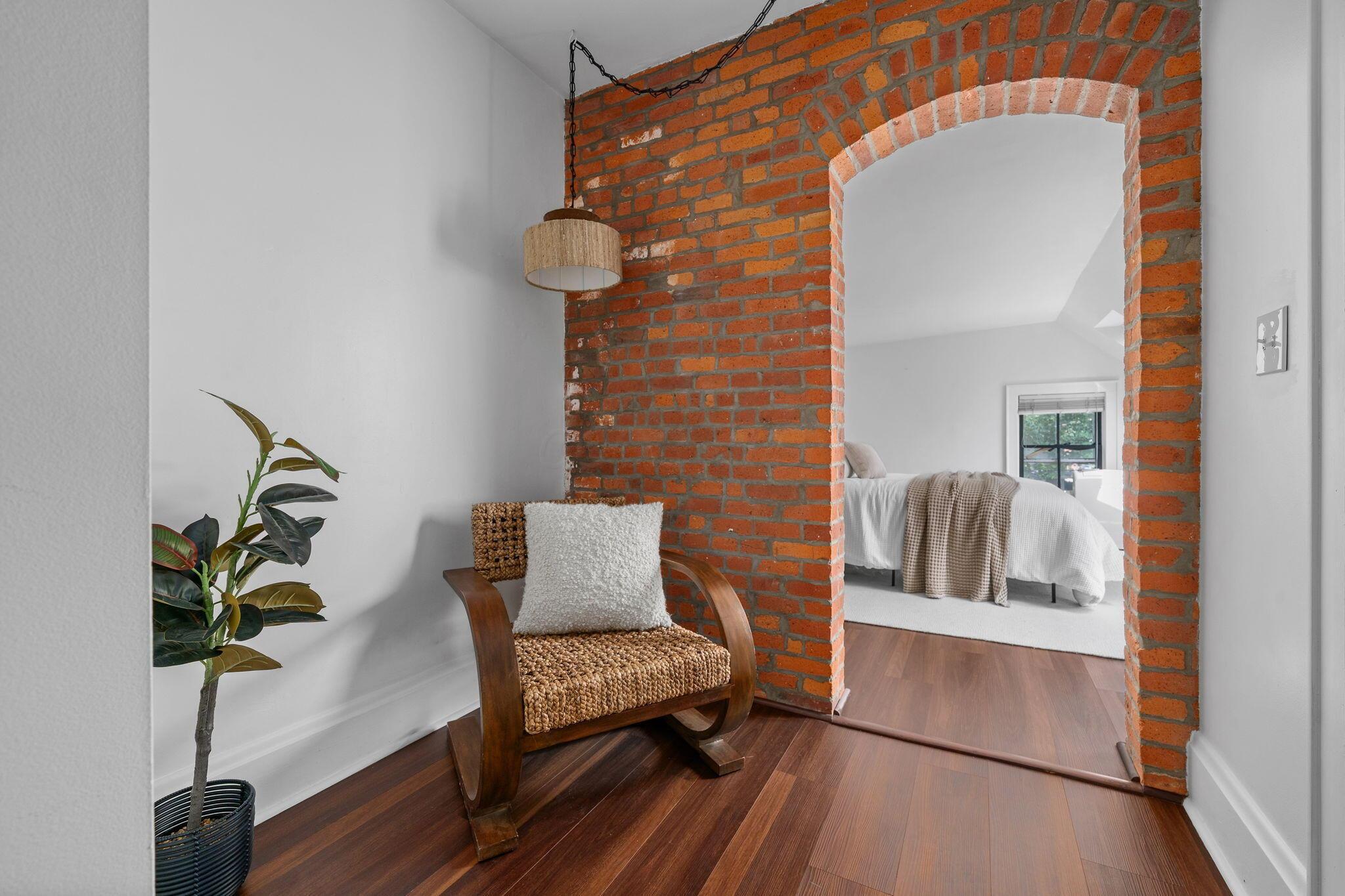 834 S Lazelle Street