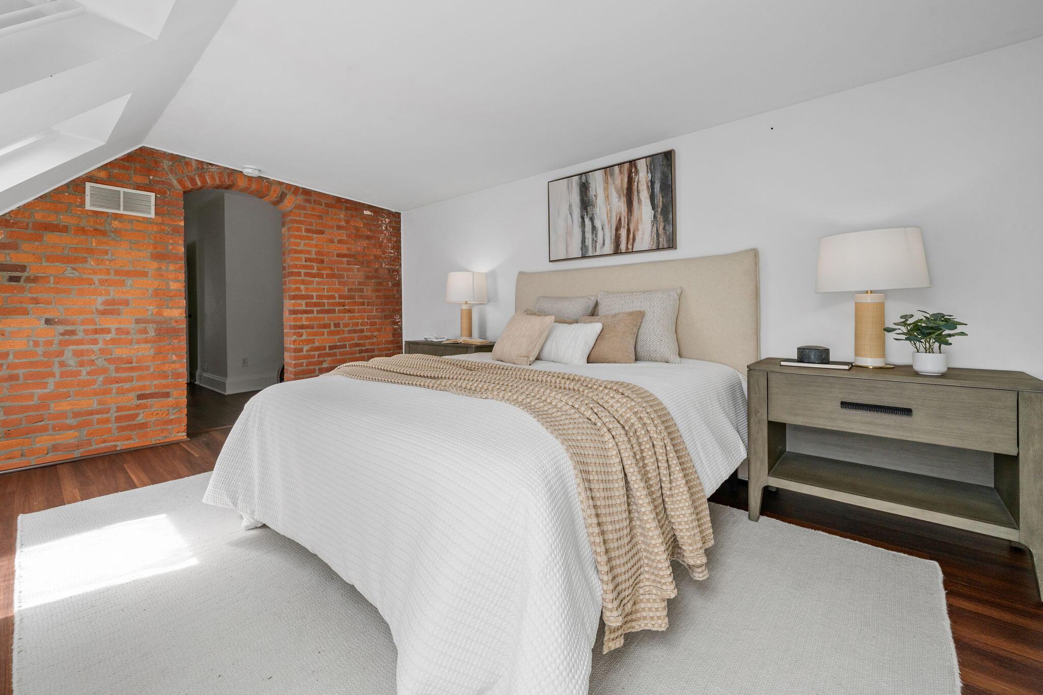 834 S Lazelle Street