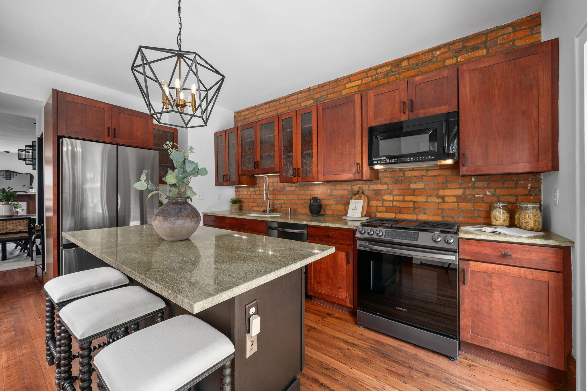 834 S Lazelle Street