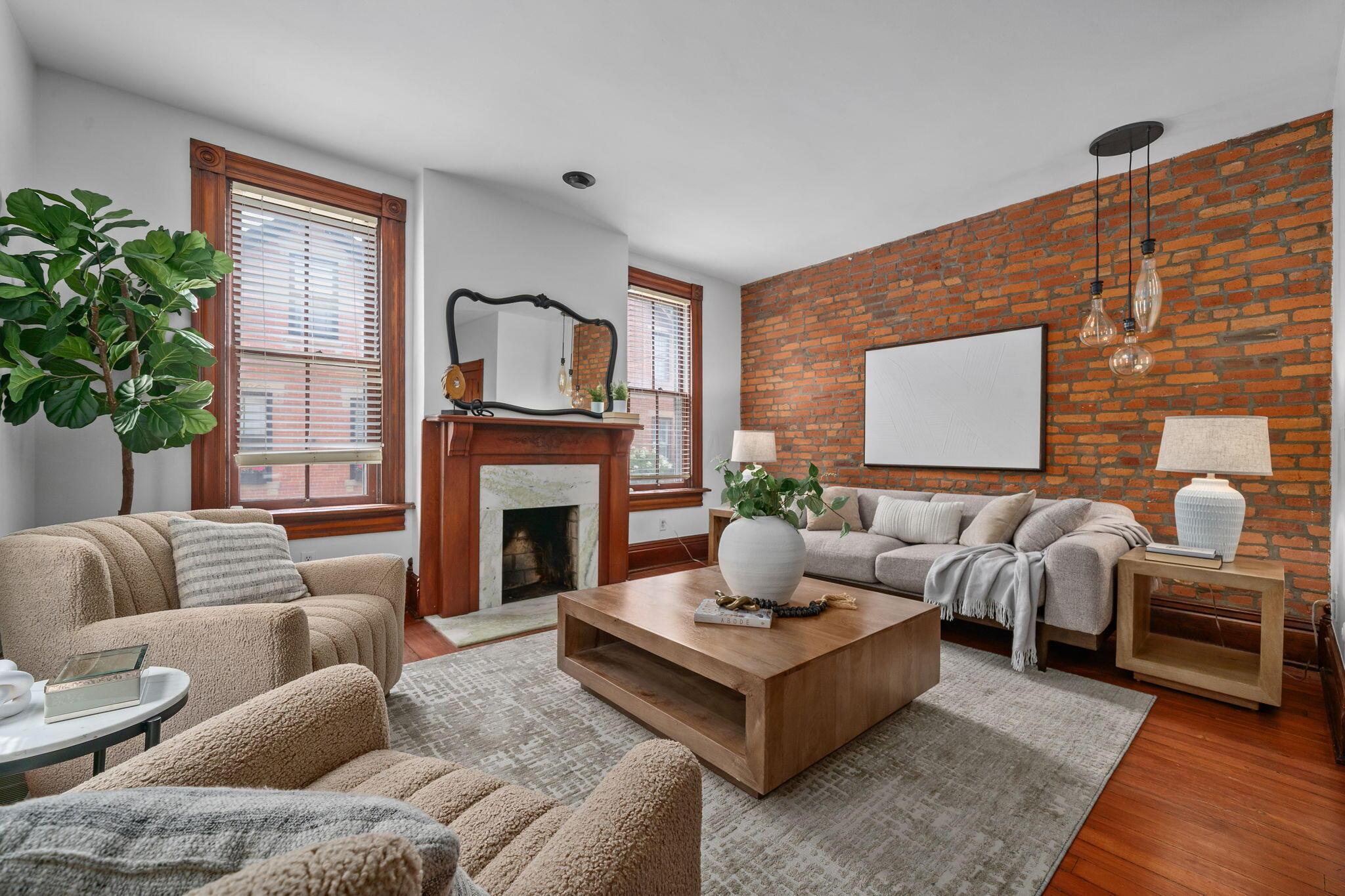 834 S Lazelle Street