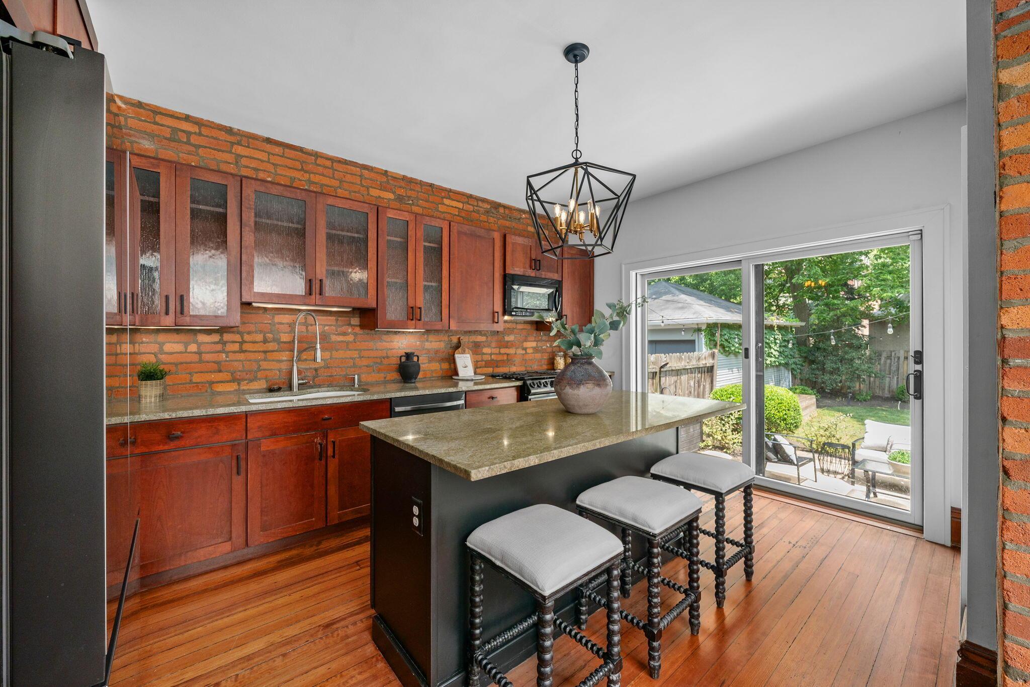 834 S Lazelle Street