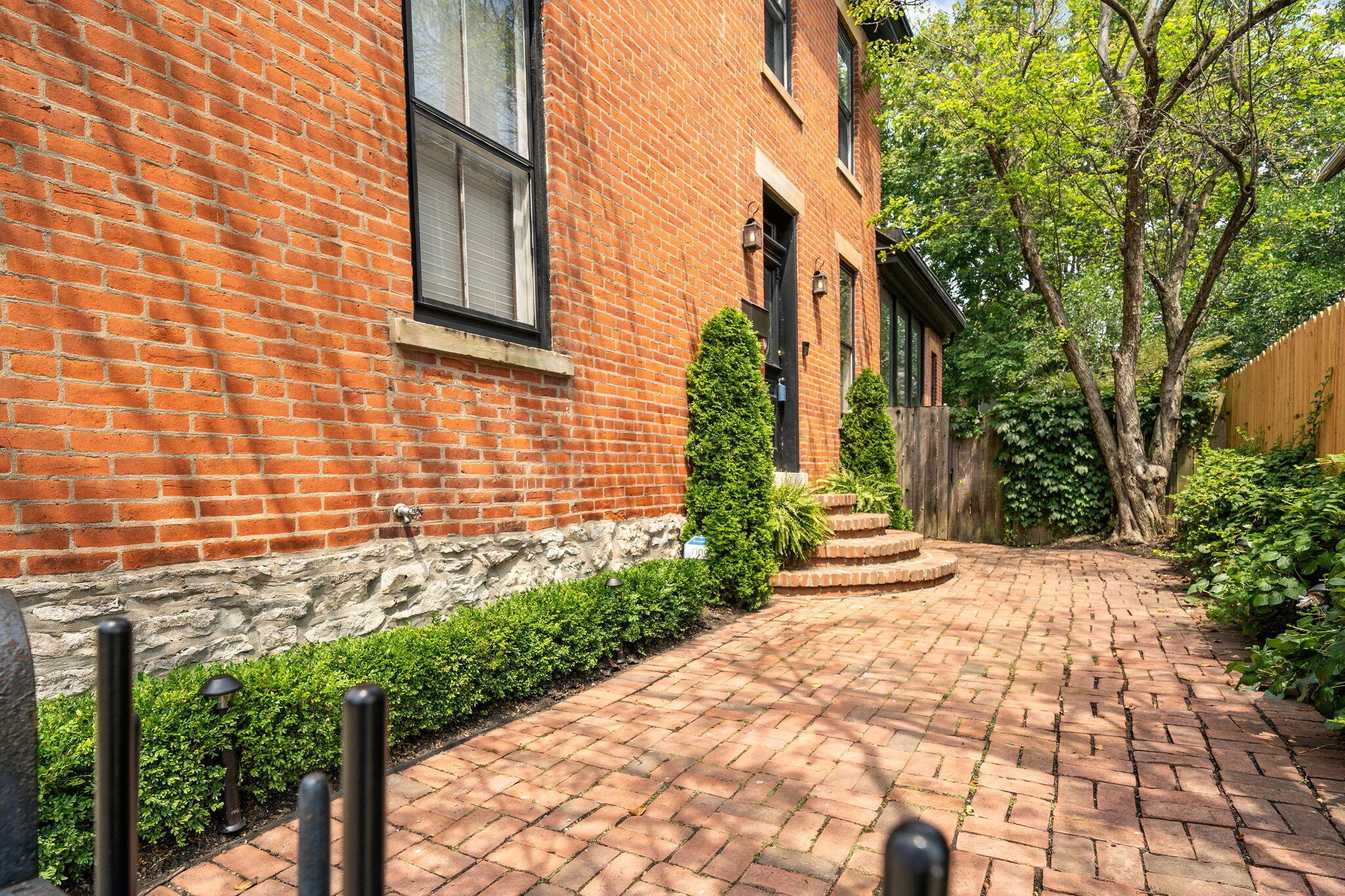 834 S Lazelle Street