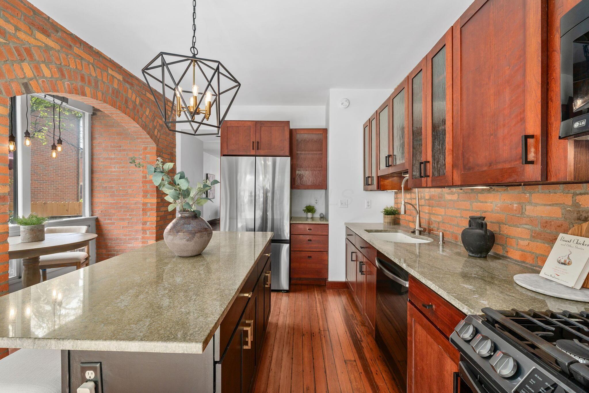 834 S Lazelle Street