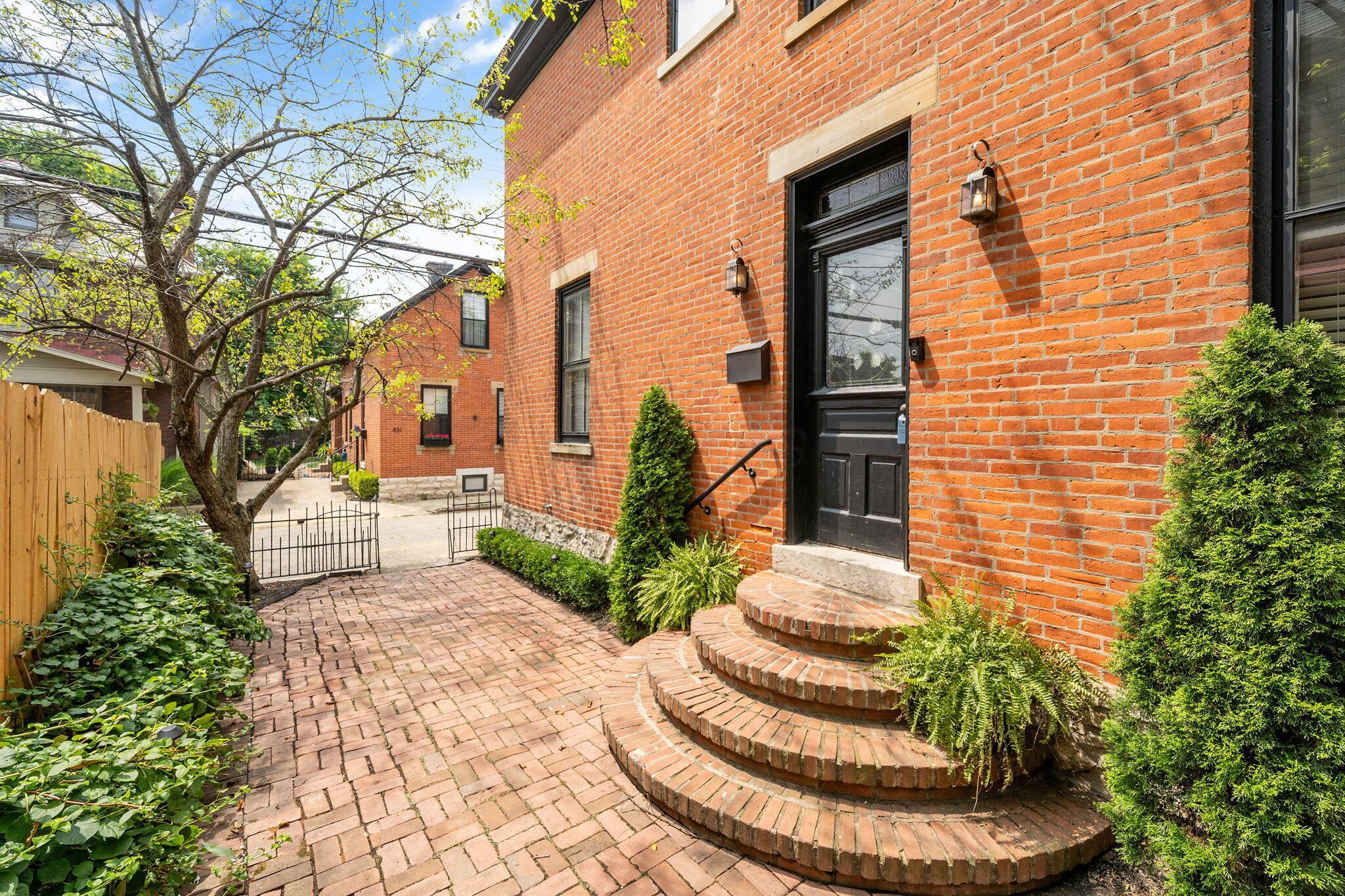 834 S Lazelle Street