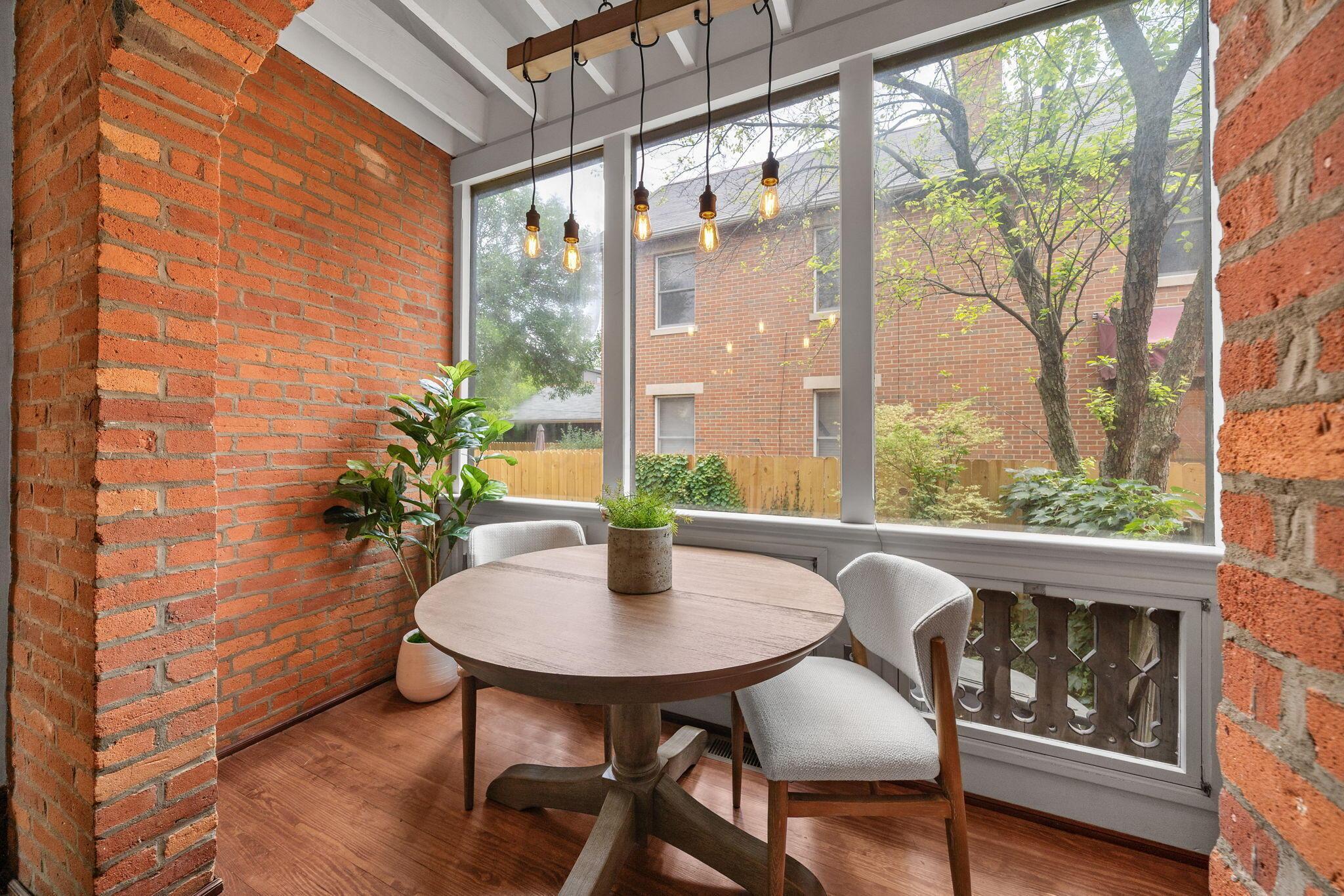 834 S Lazelle Street