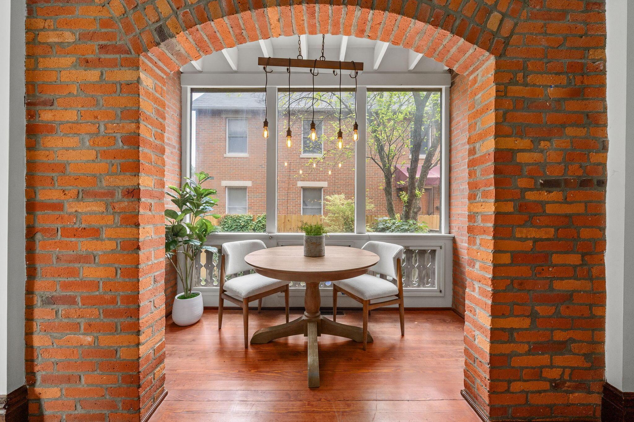 834 S Lazelle Street