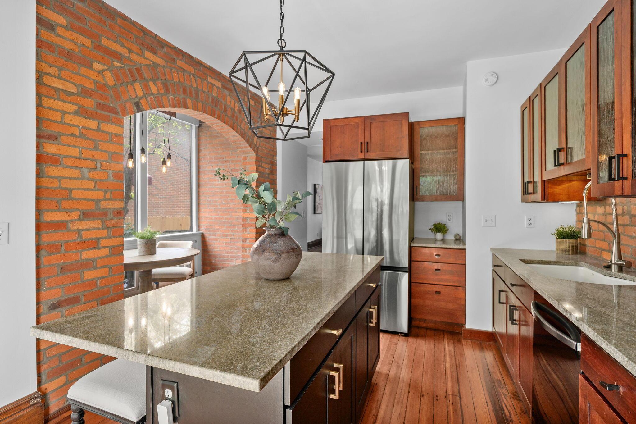 834 S Lazelle Street