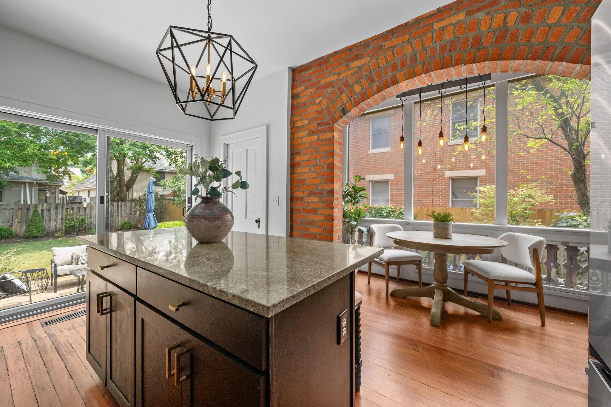 834 S Lazelle Street