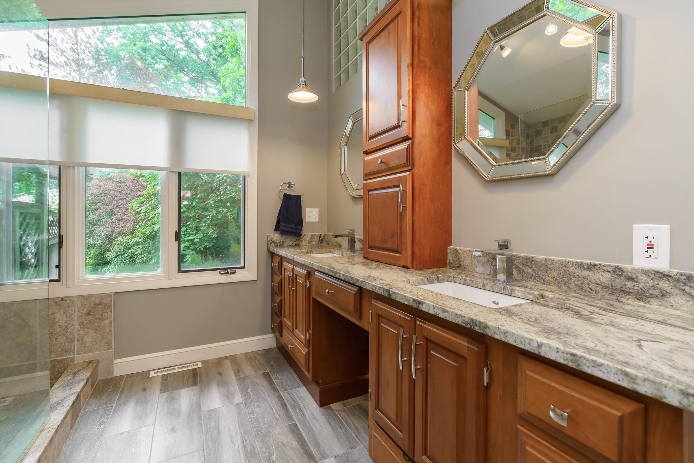 6533 Lake Of The Woods Point