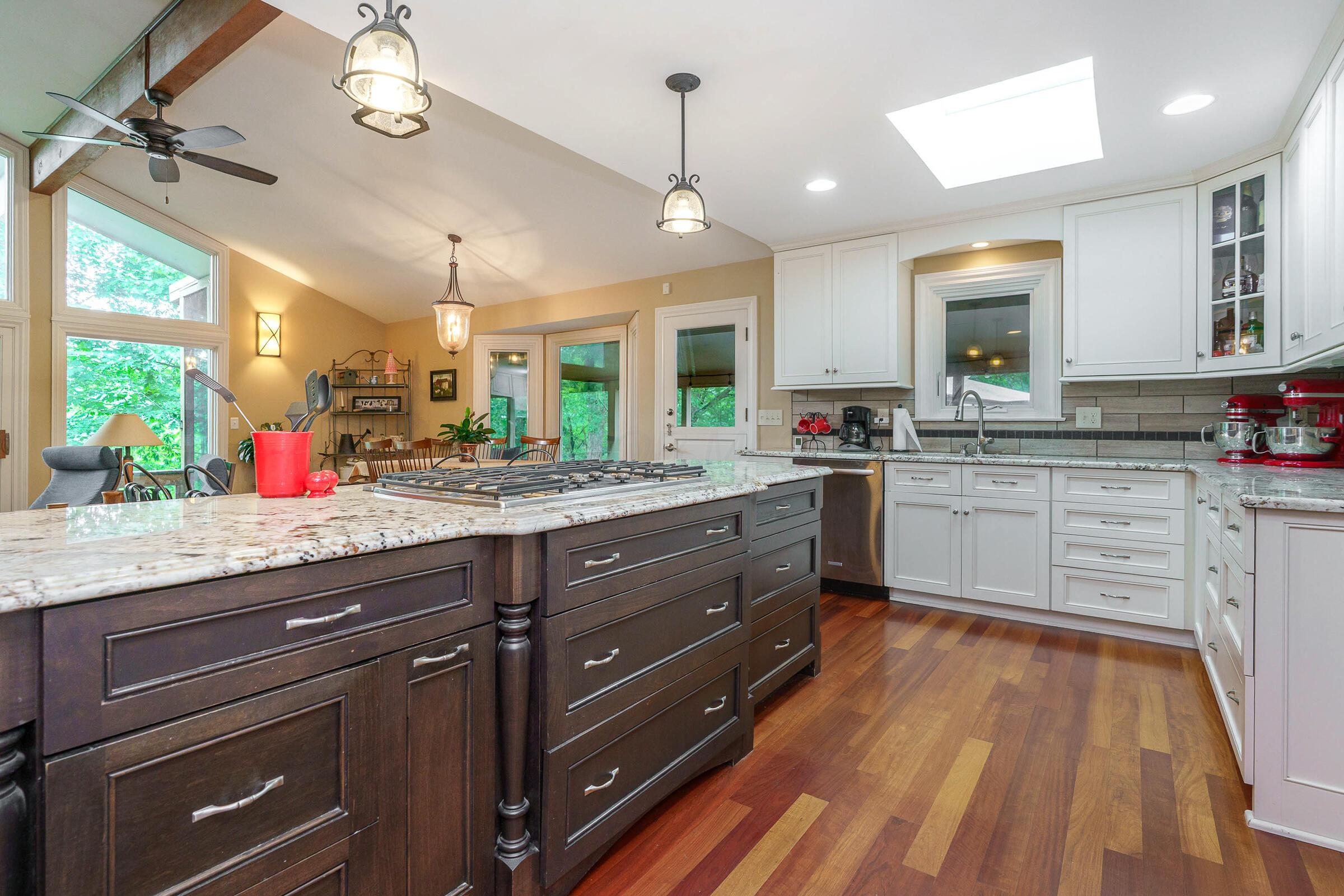 6533 Lake Of The Woods Point