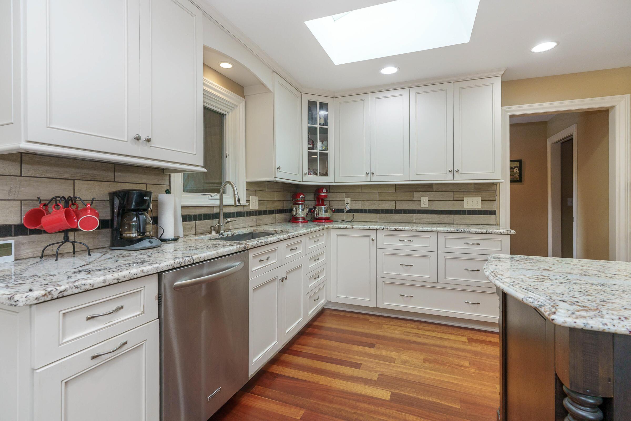 6533 Lake Of The Woods Point