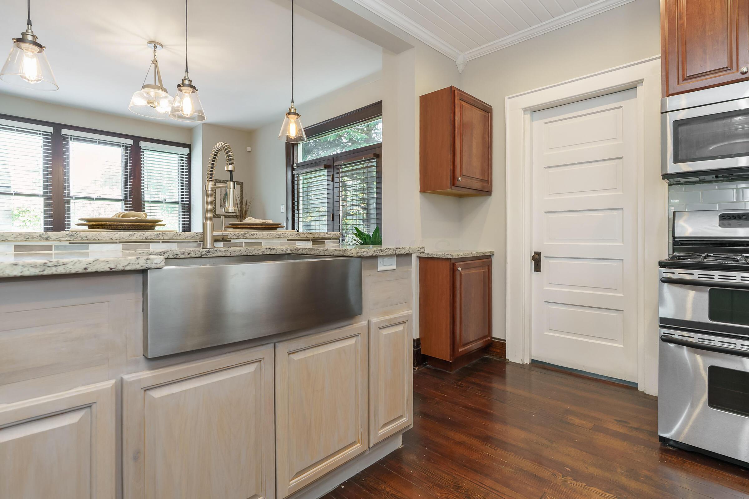 866 S Lazelle Street