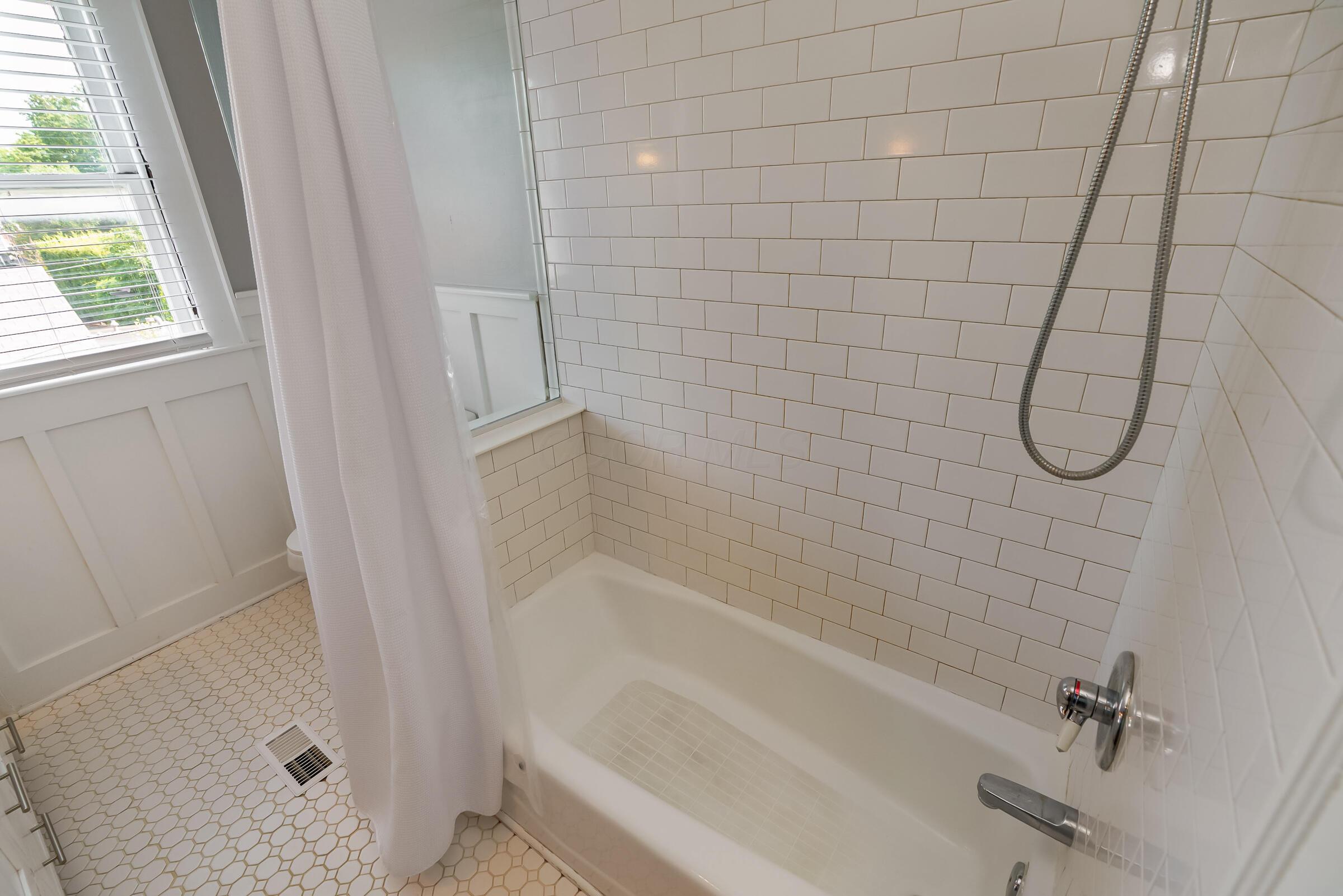 866 S Lazelle Street