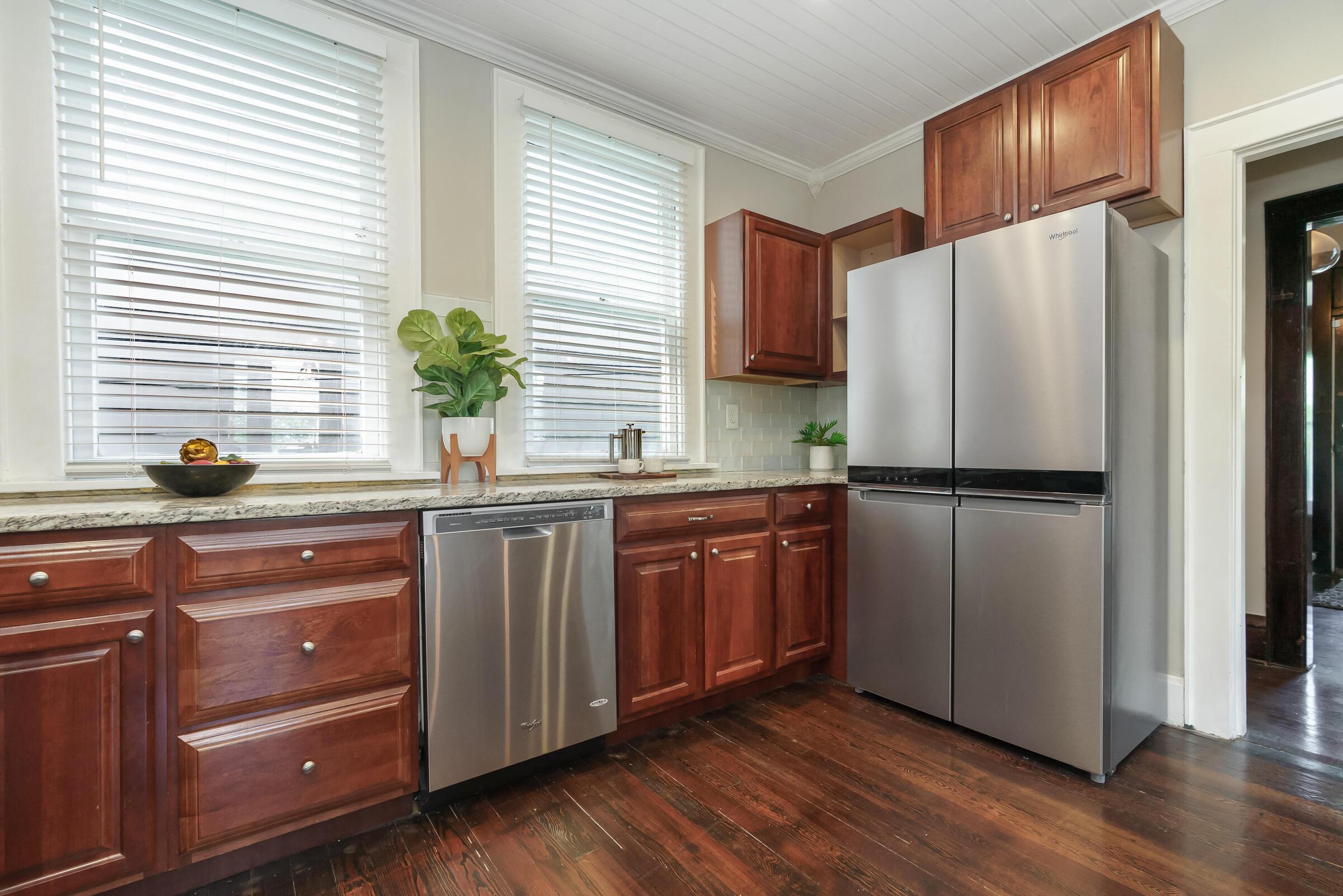 866 S Lazelle Street