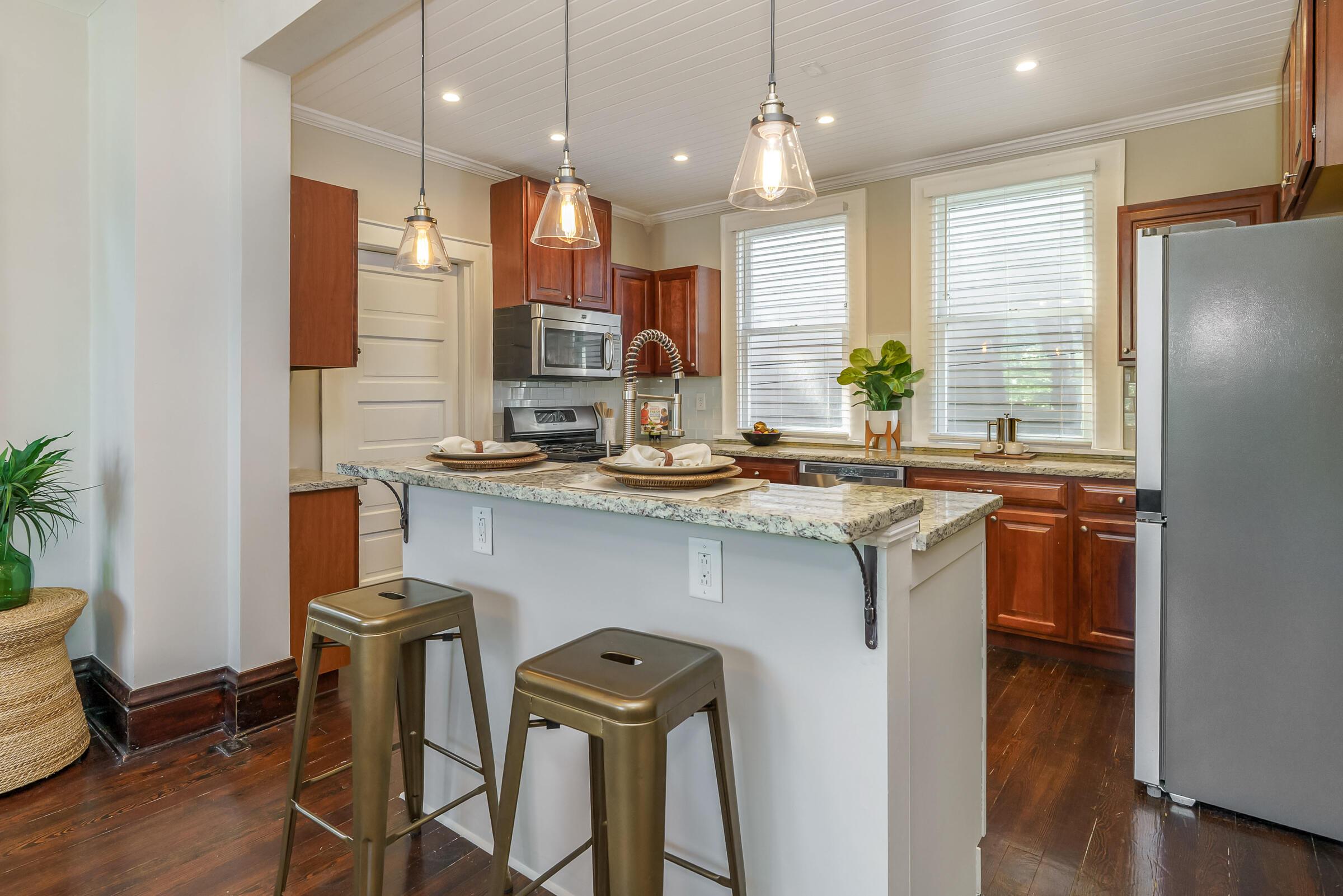 866 S Lazelle Street