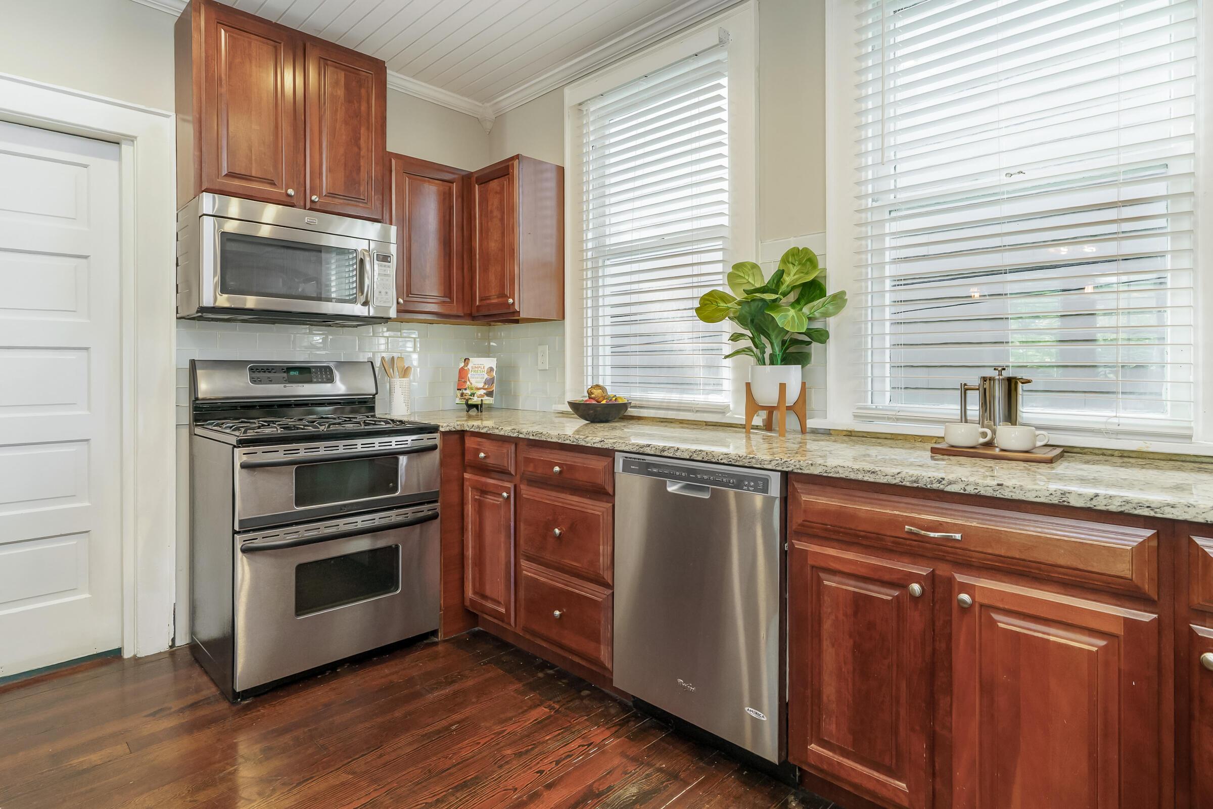 866 S Lazelle Street