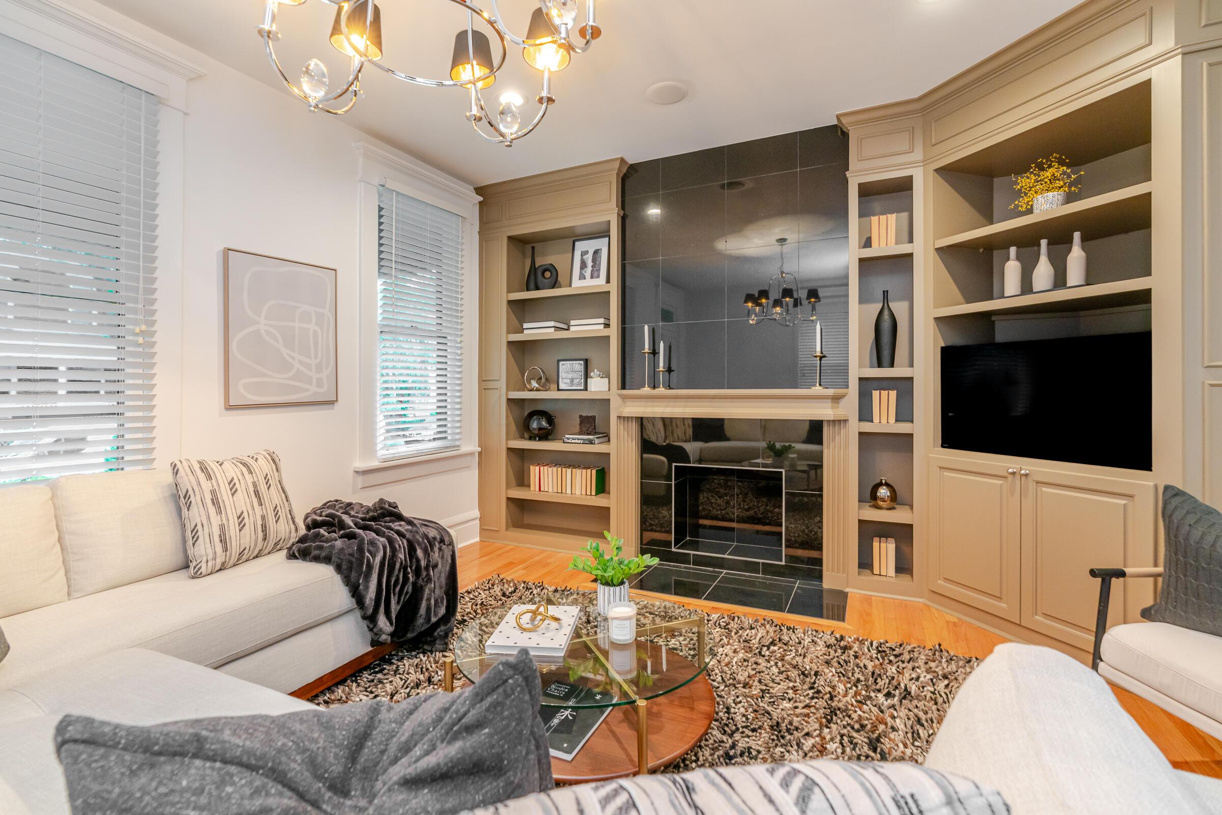 144 E Mithoff Street