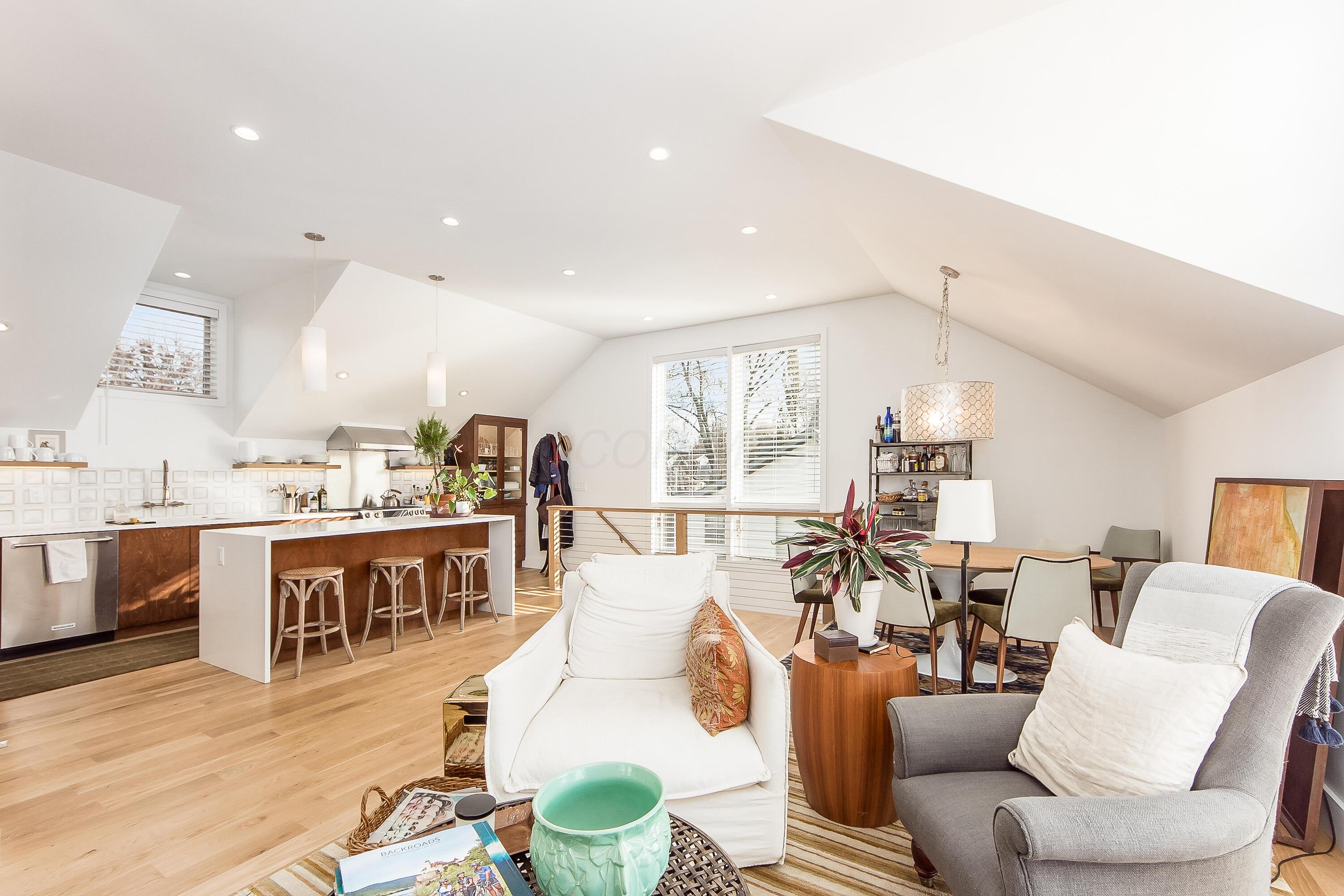 848 S Lazelle Street