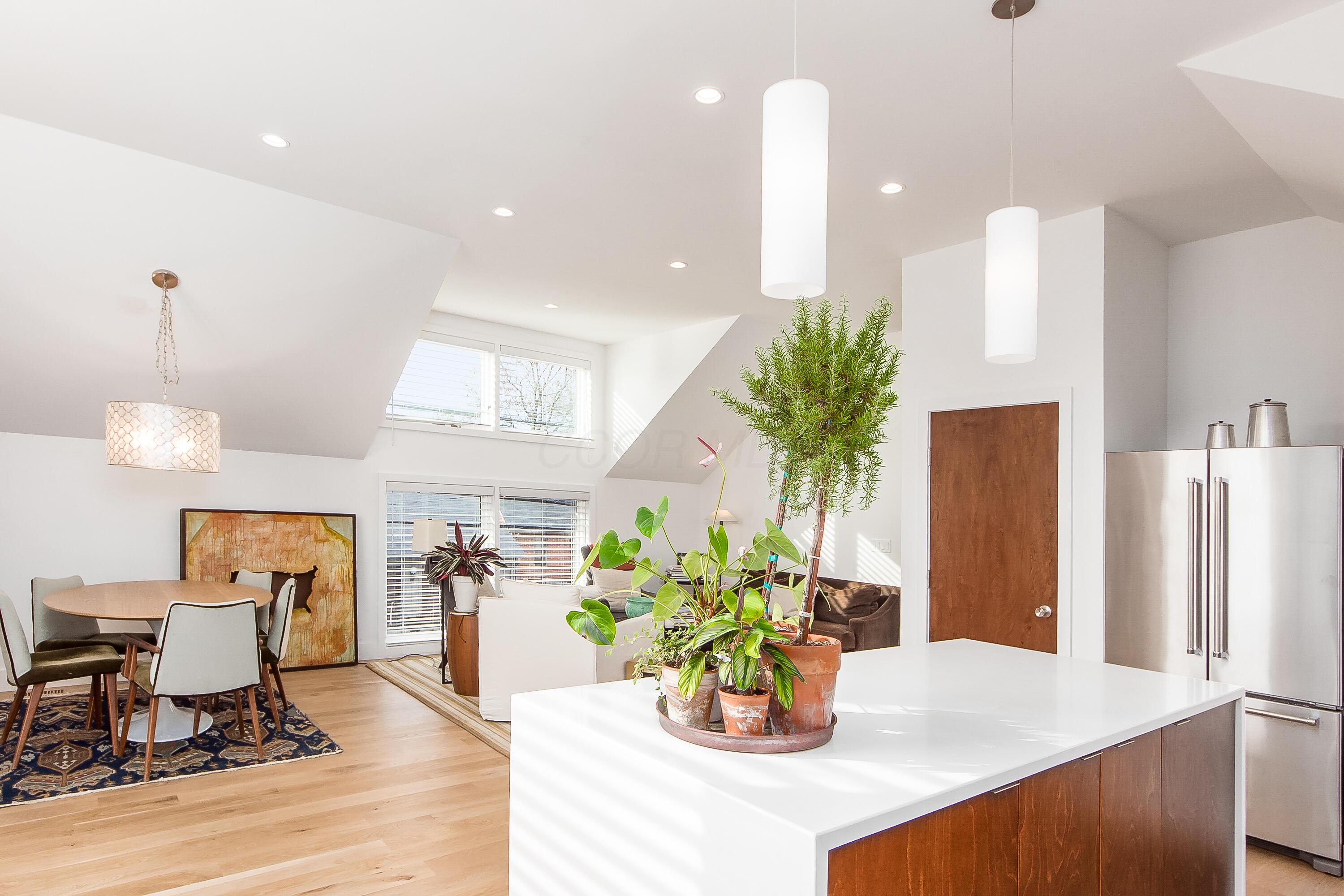 848 S Lazelle Street