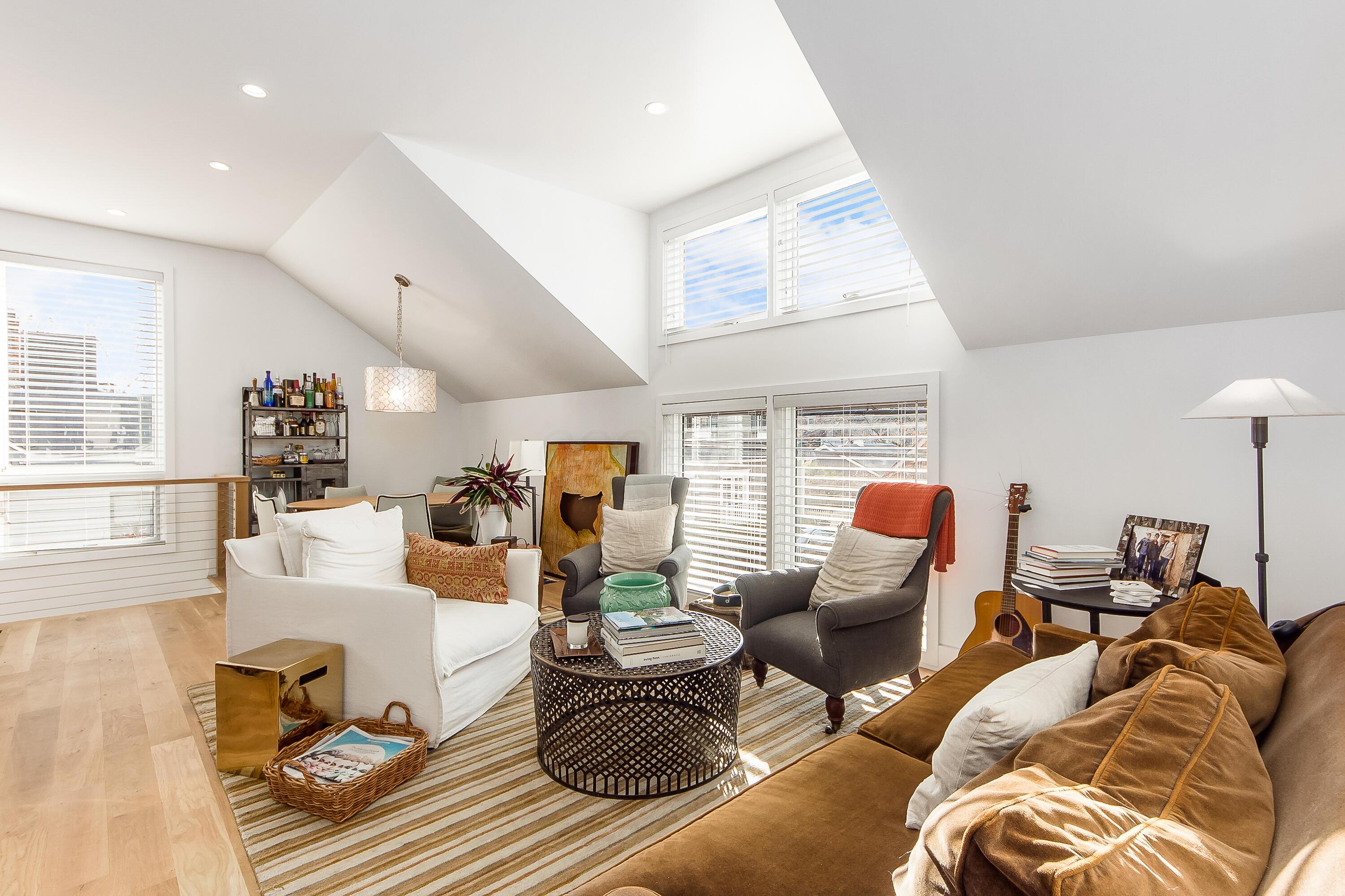 848 S Lazelle Street