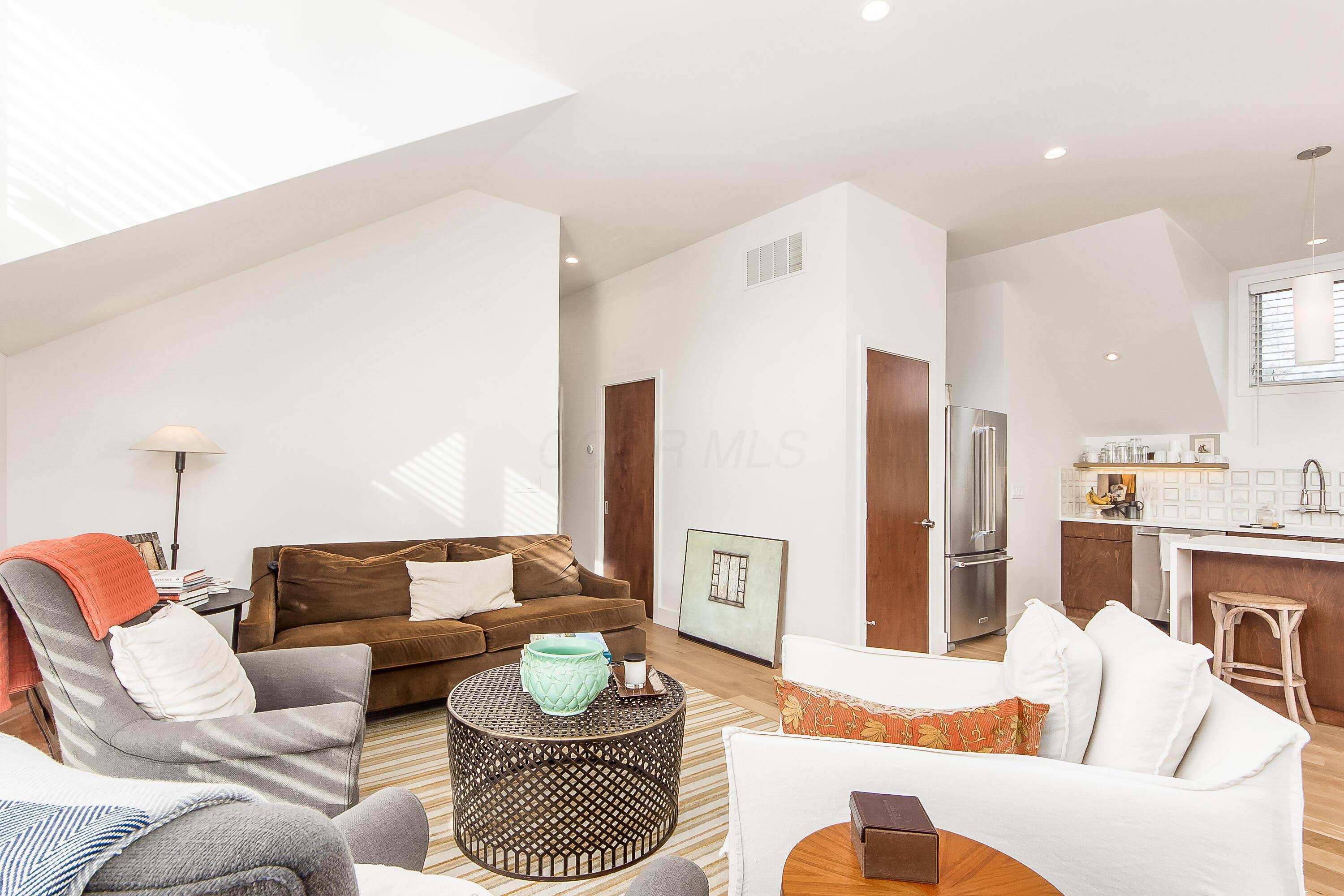 848 S Lazelle Street