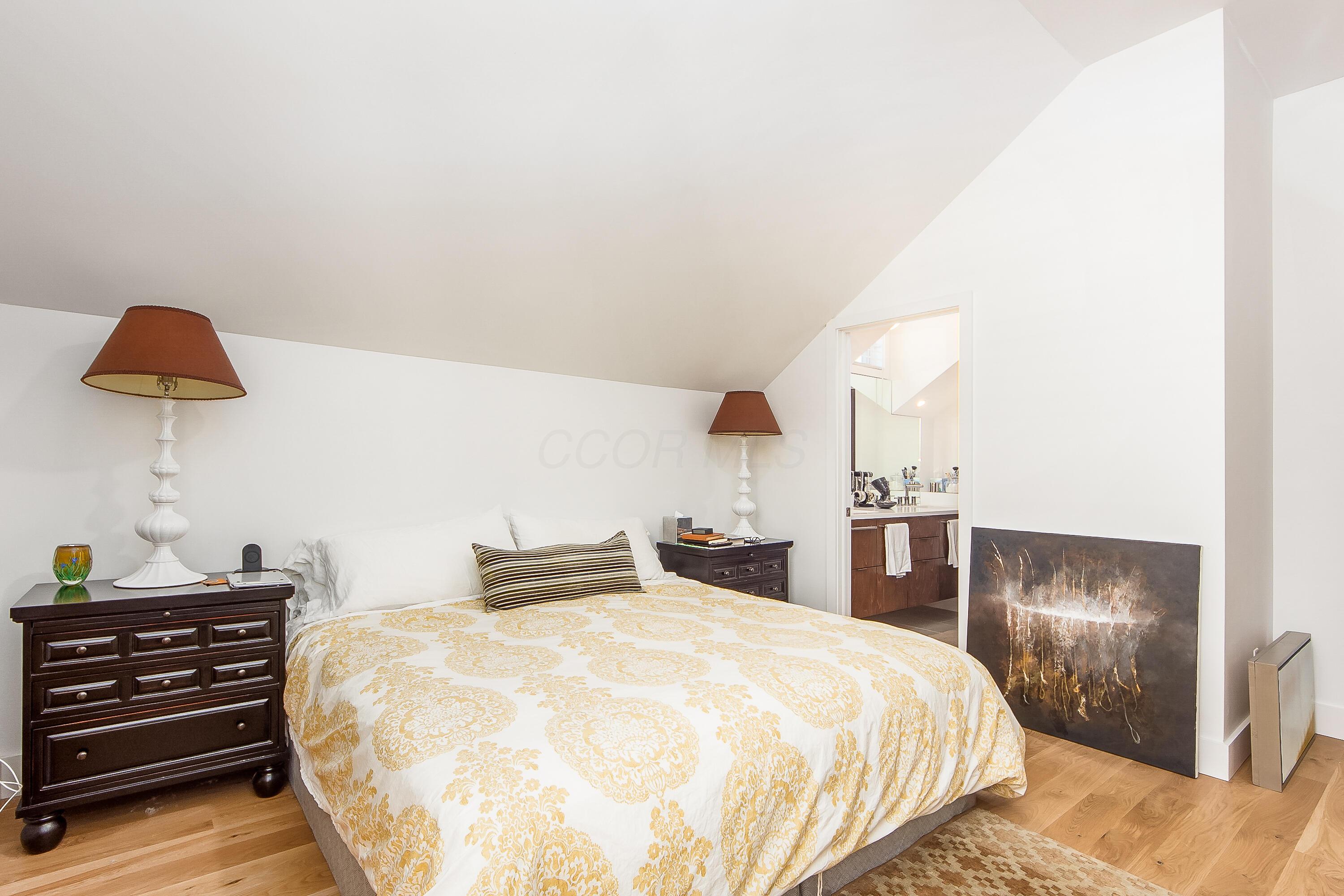 848 S Lazelle Street