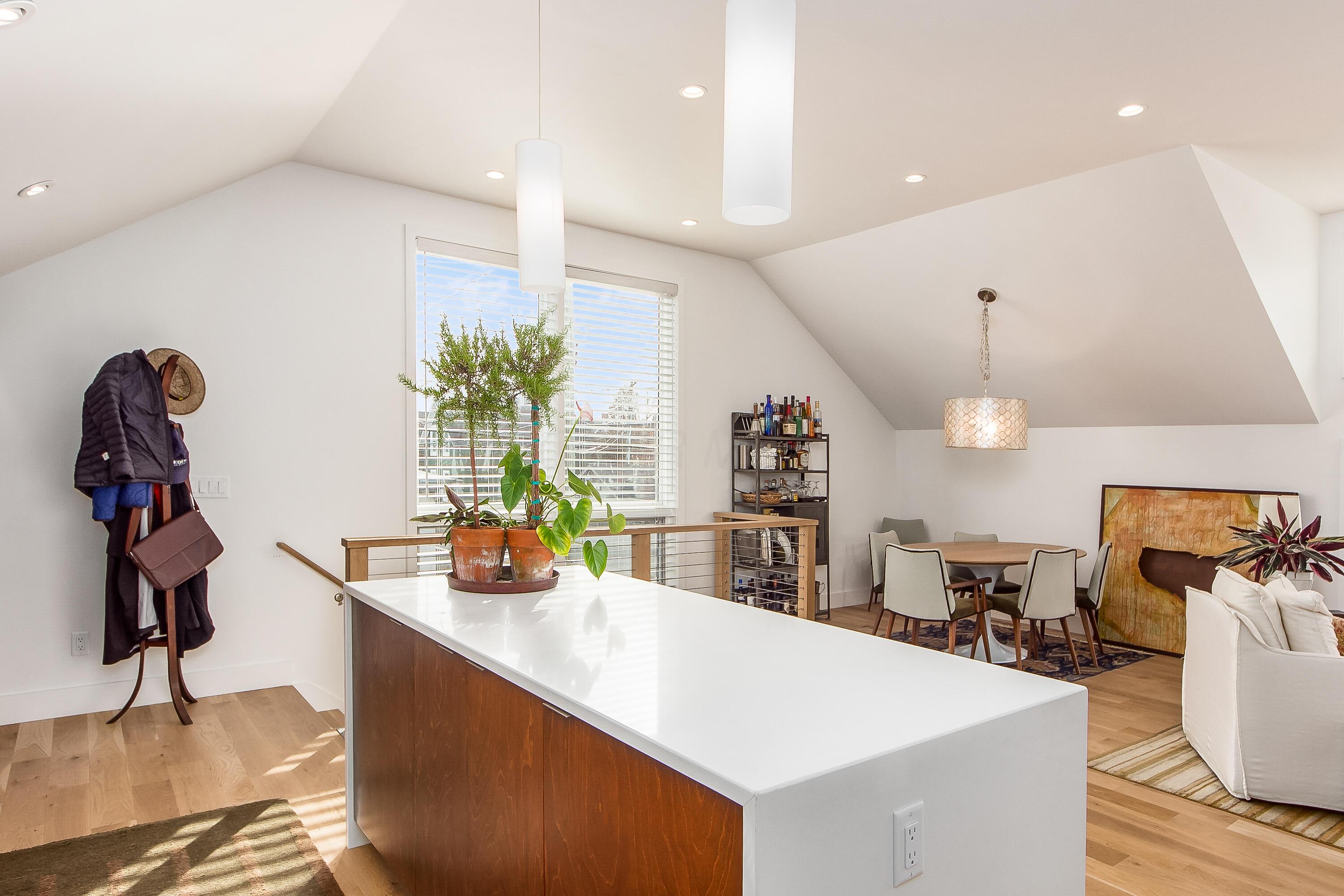 848 S Lazelle Street