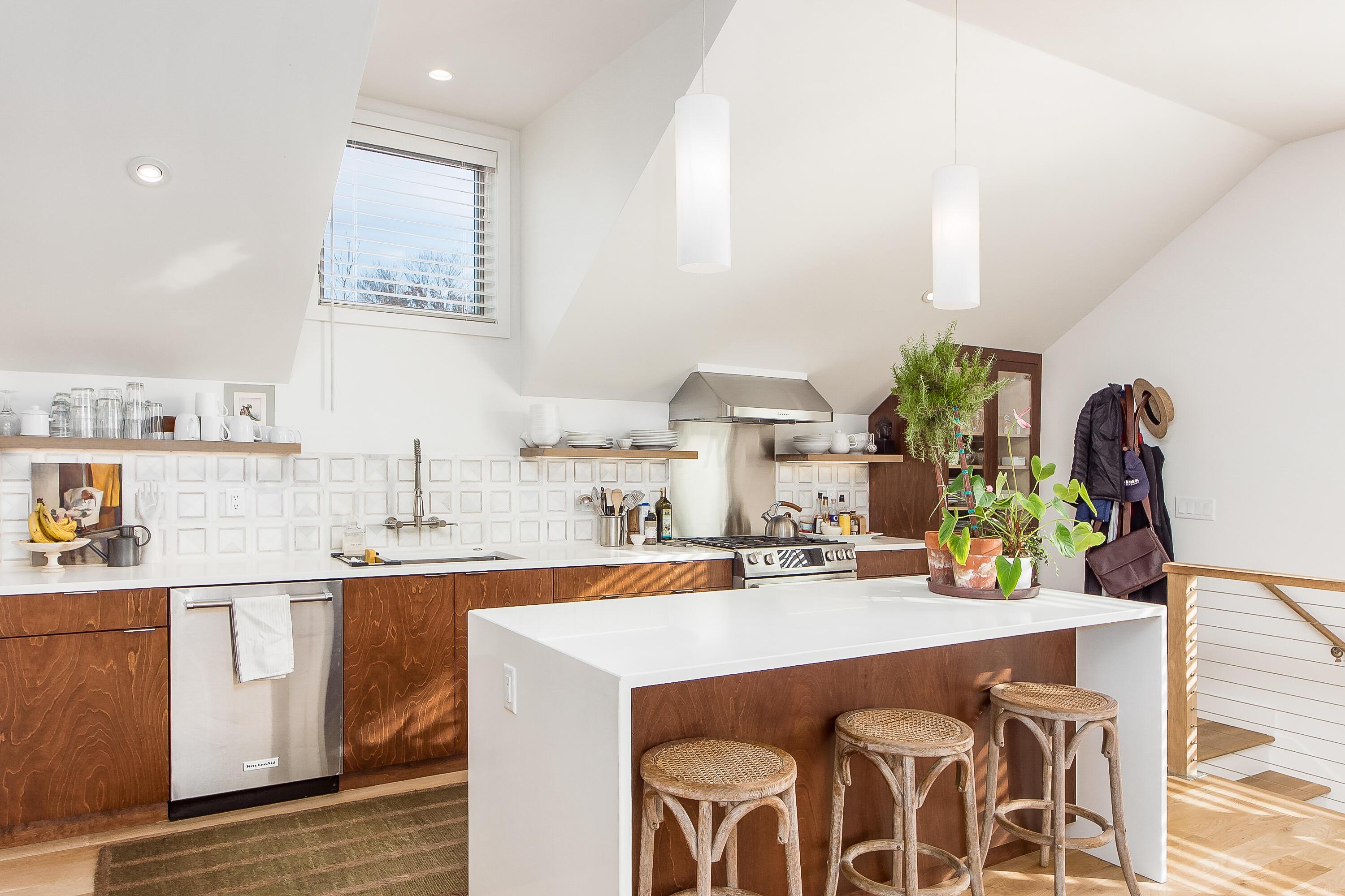 848 S Lazelle Street