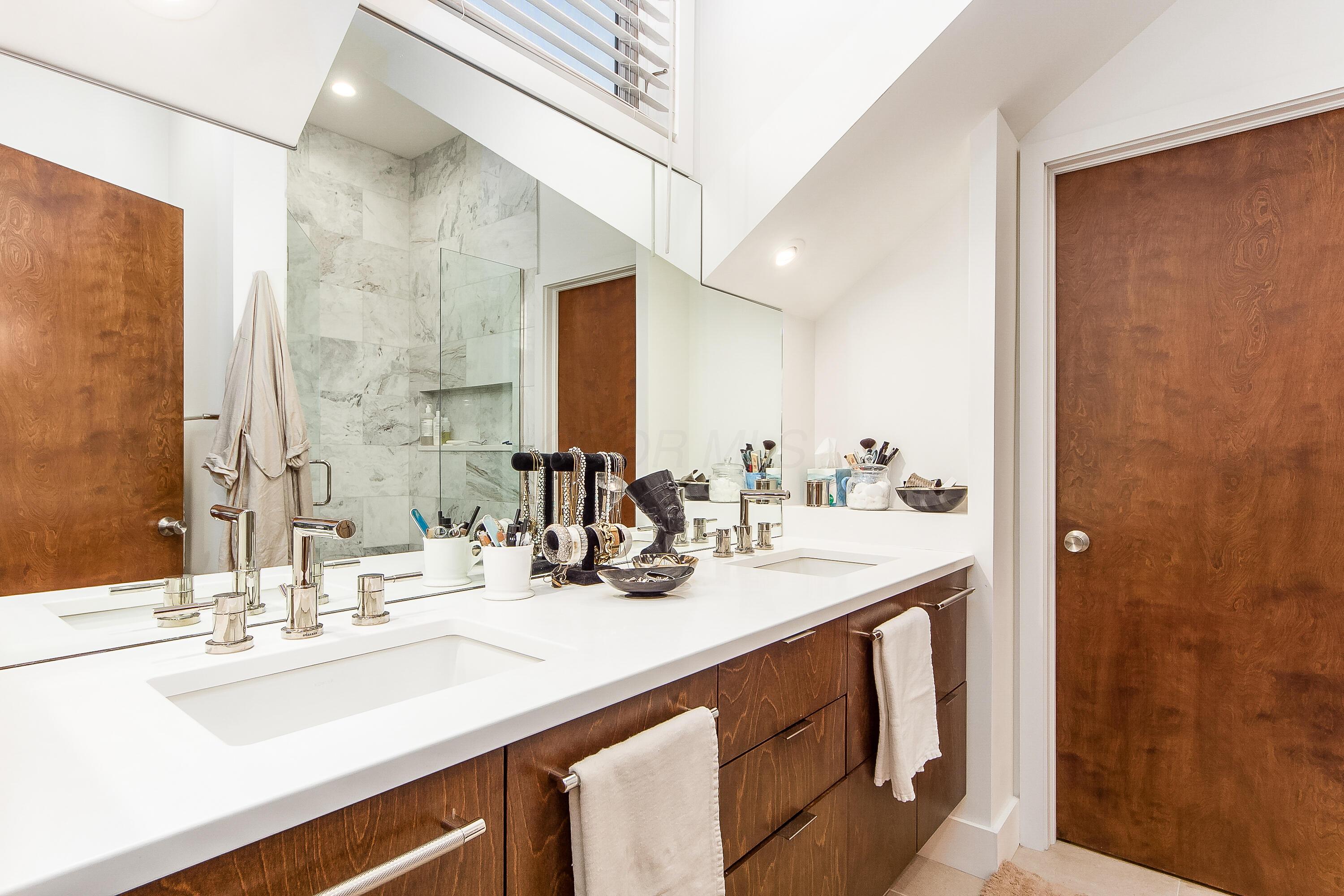 848 S Lazelle Street