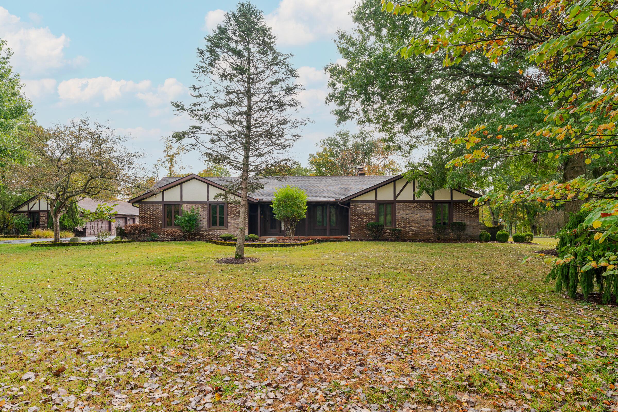 6611 Lake Of The Woods Point