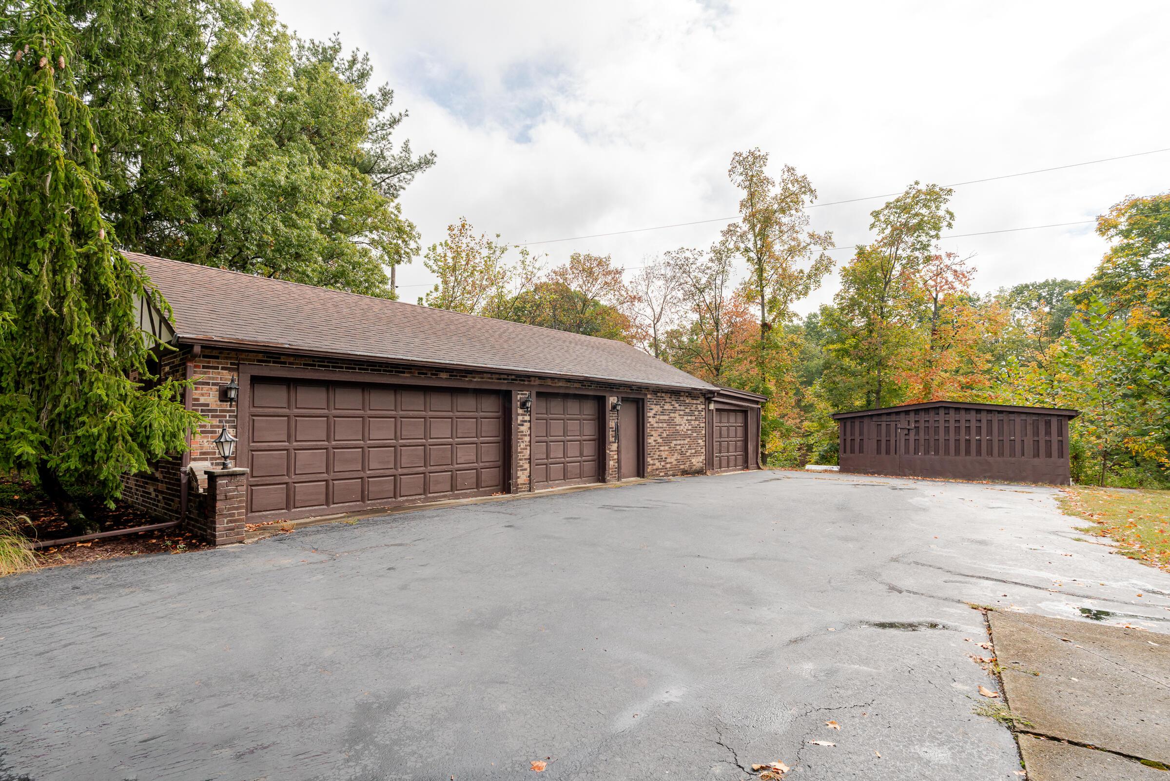 6611 Lake Of The Woods Point