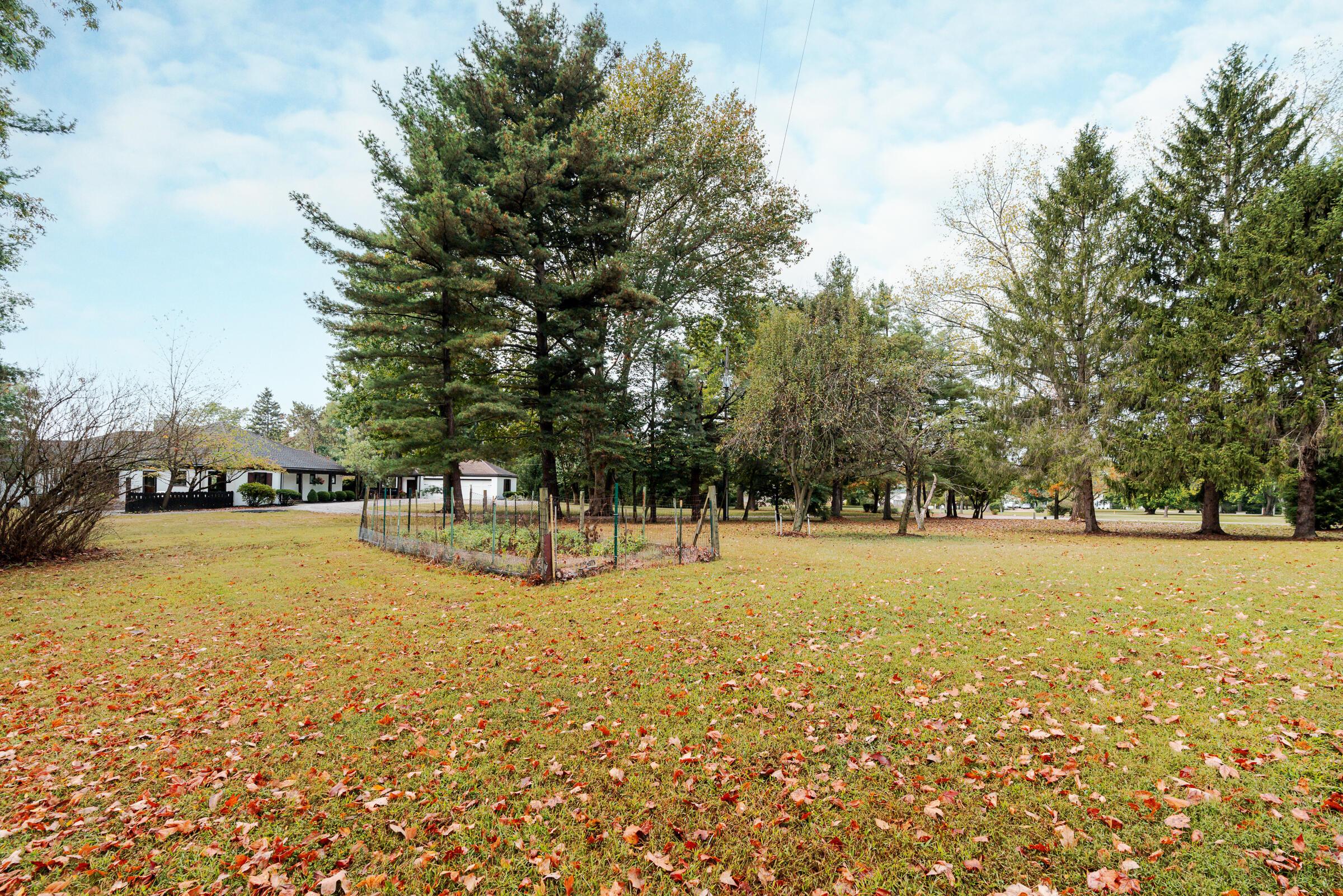 6611 Lake Of The Woods Point