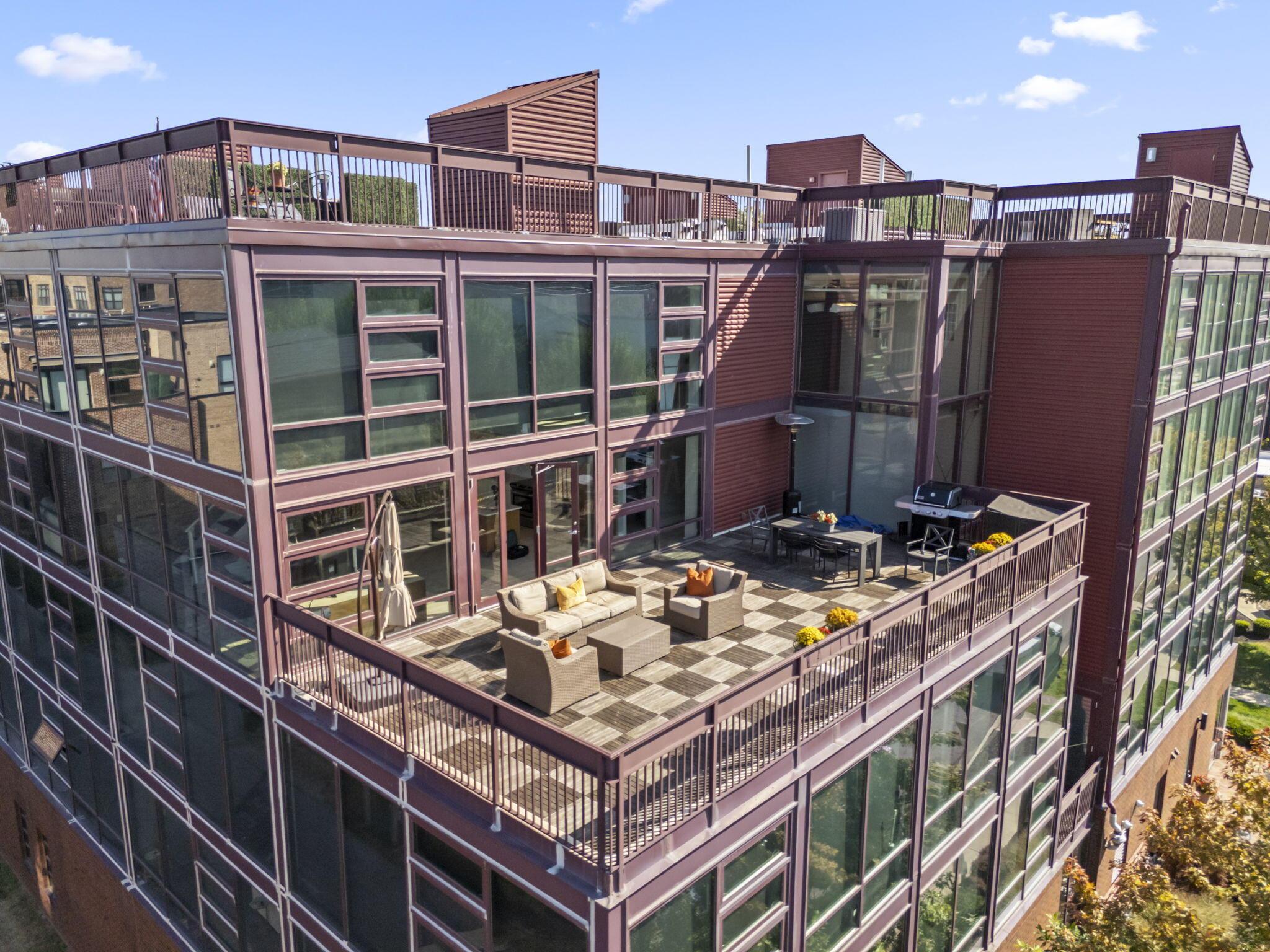 367 Auden Avenue, 302