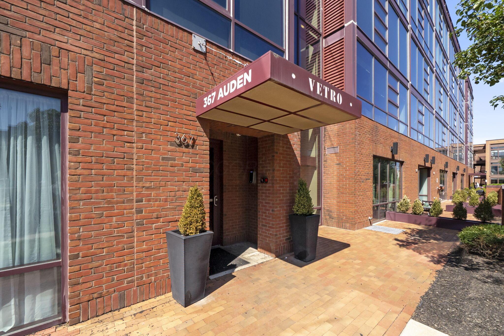 367 Auden Avenue, 302