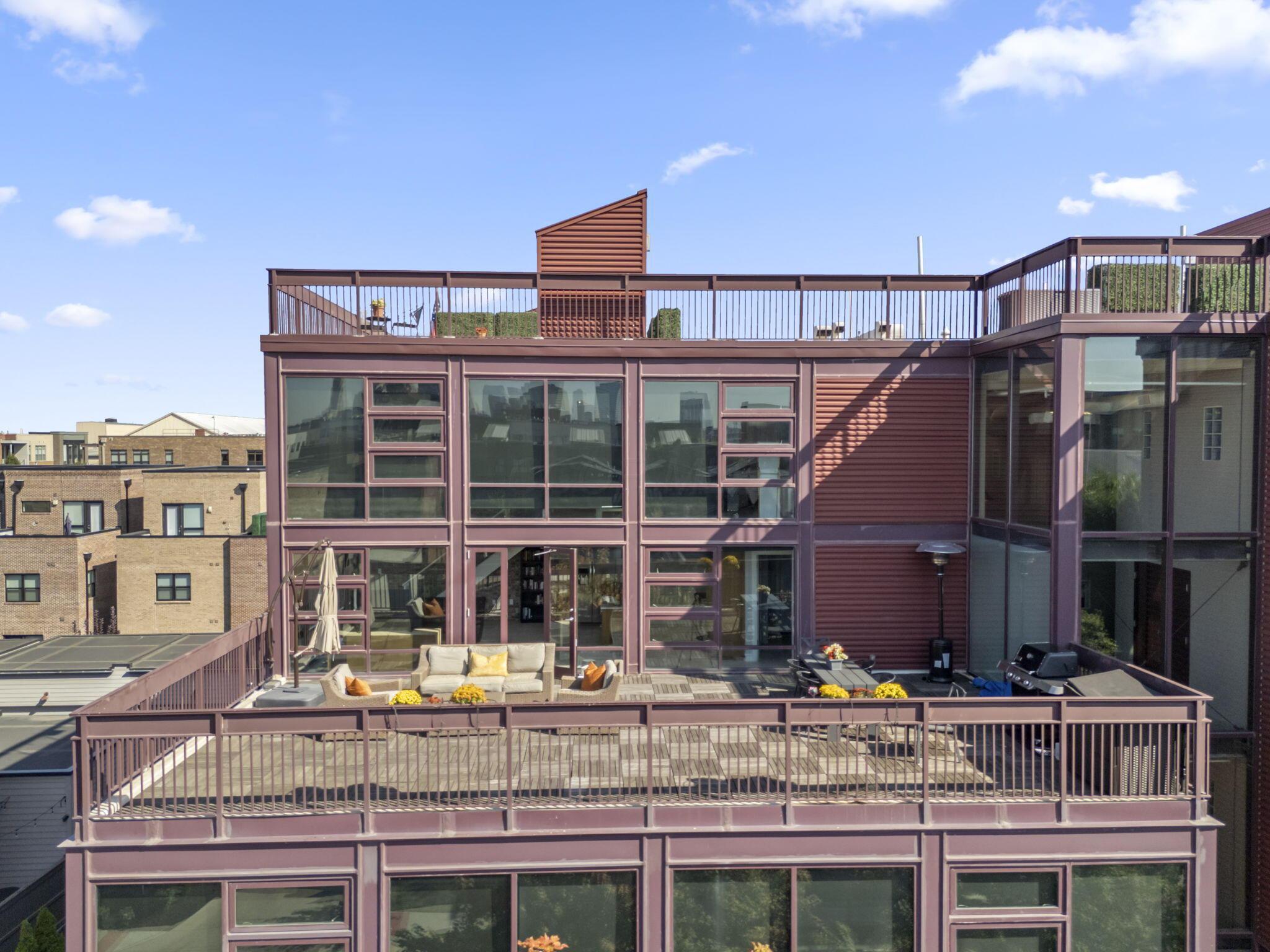 367 Auden Avenue, 302