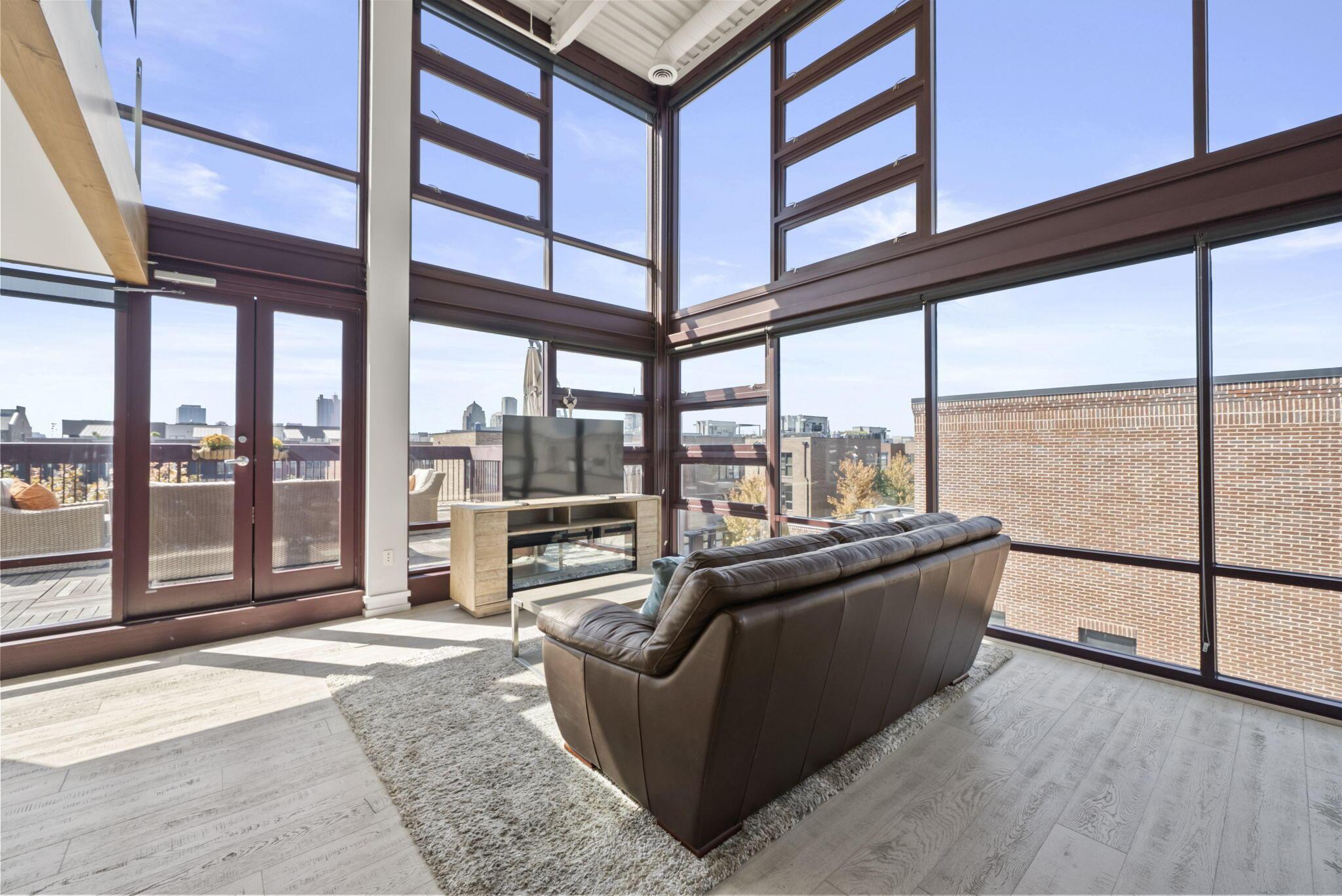 367 Auden Avenue, 302