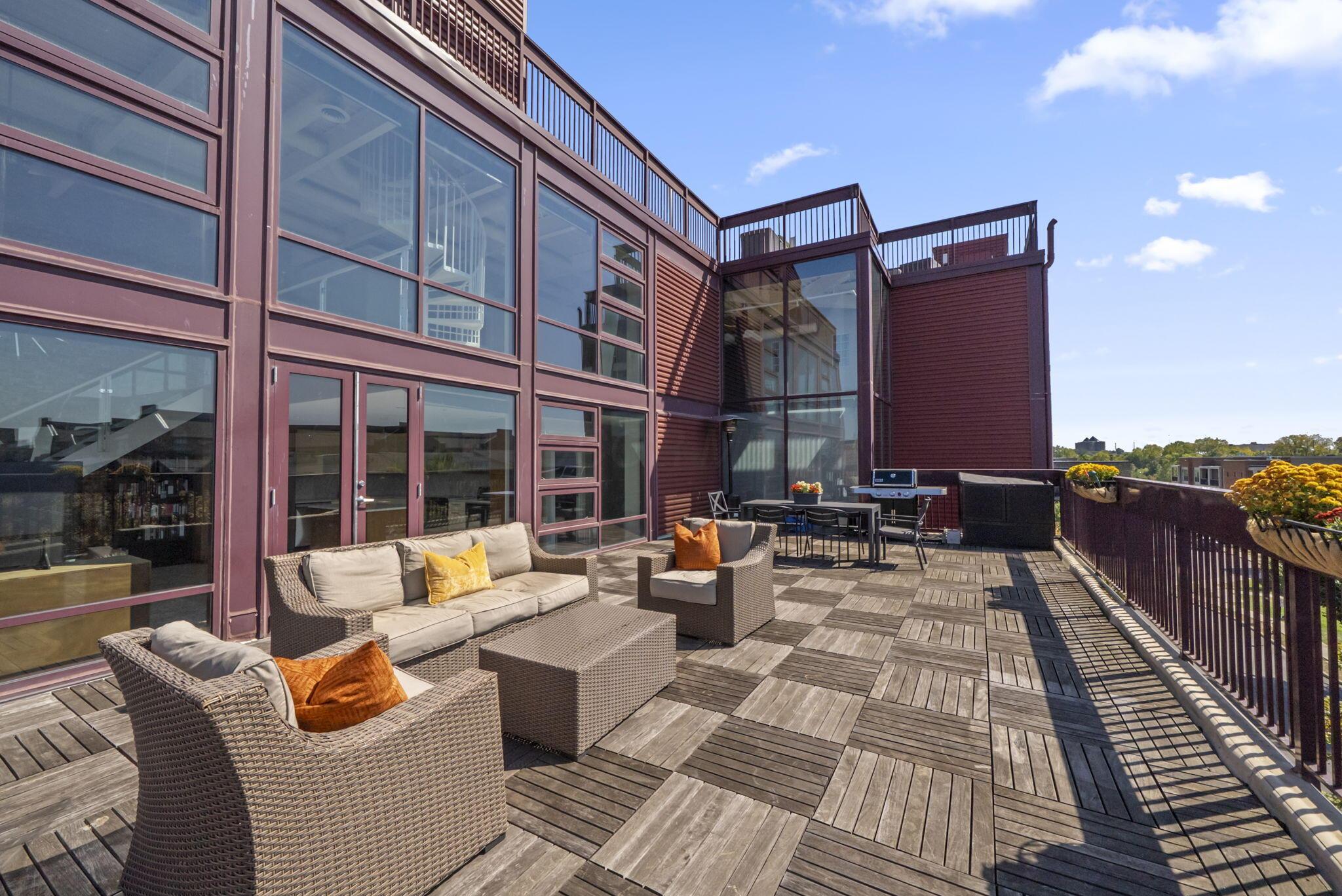 367 Auden Avenue, 302