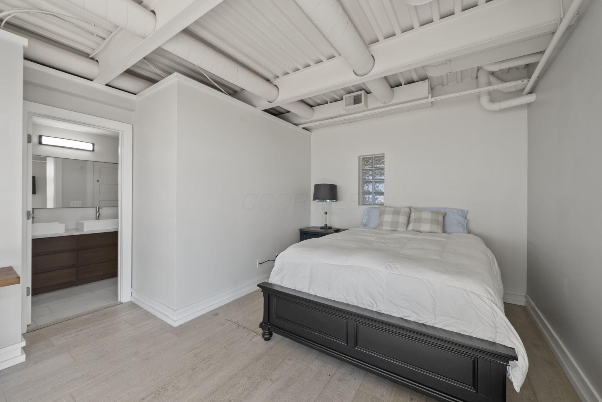 367 Auden Avenue, 302